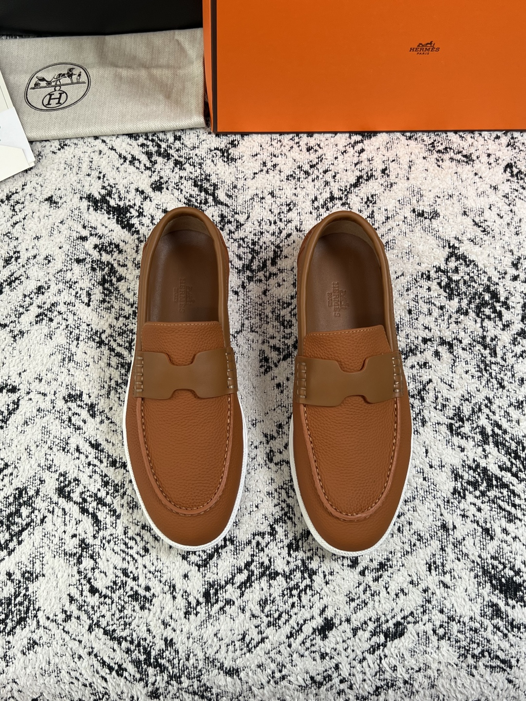 Hermes  高品质  顶级工艺品  爱马仕 专柜同步发售原厂配置，意大利进口原版牛皮面料，高品质拼接工艺，全进口水染