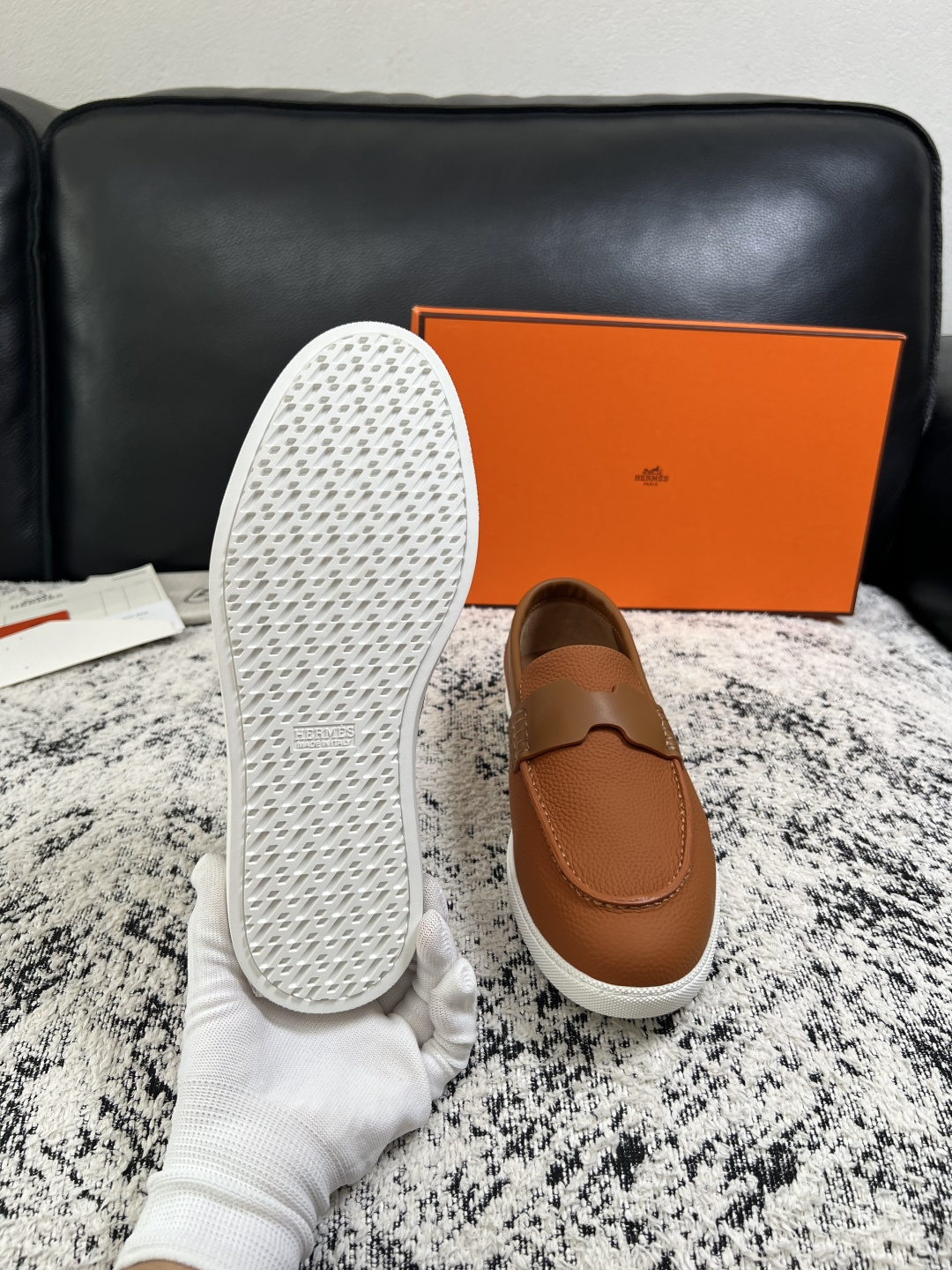 Hermes  高品质  顶级工艺品  爱马仕 专柜同步发售原厂配置，意大利进口原版牛皮面料，高品质拼接工艺，全进口水染