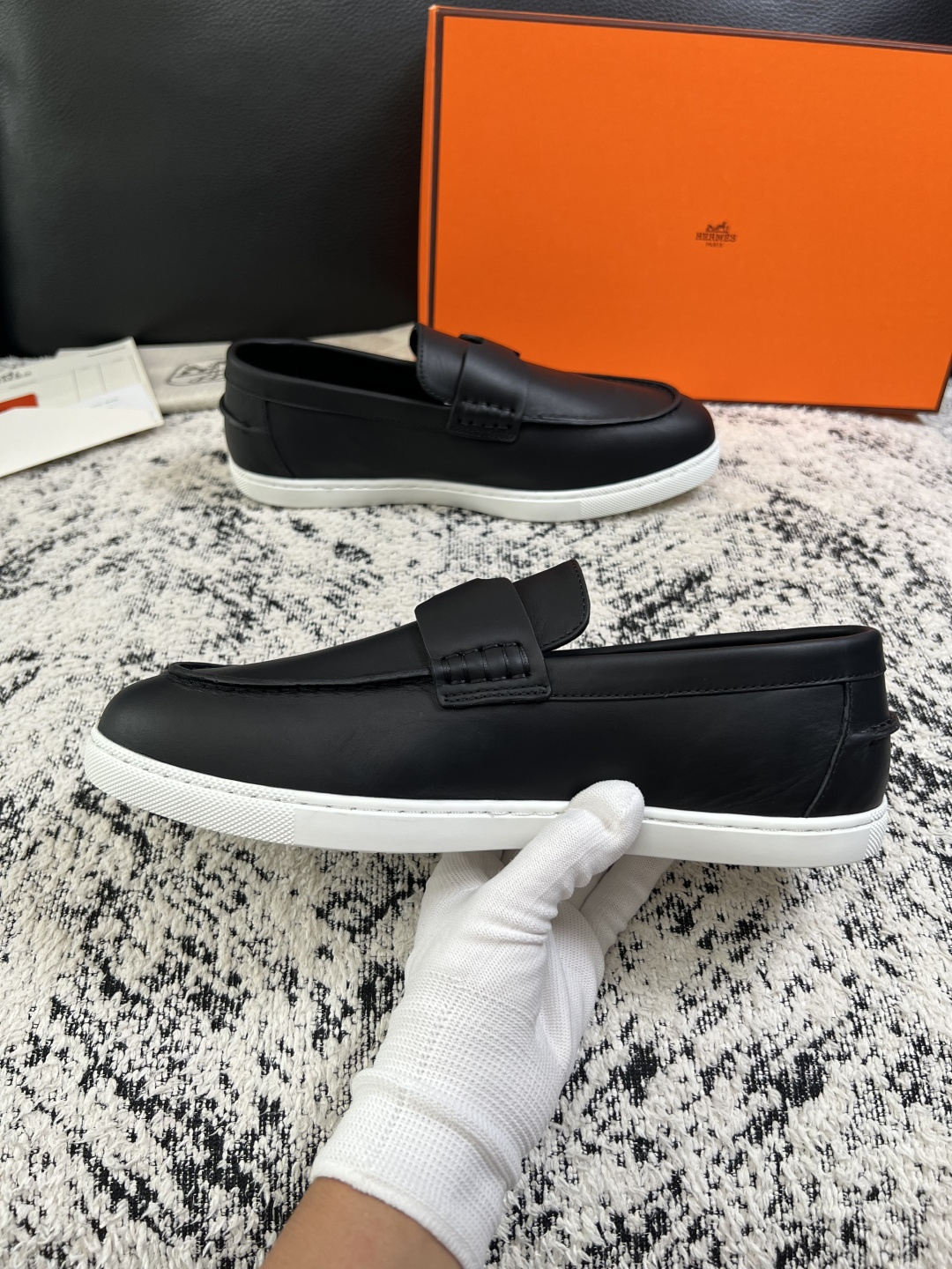 Hermes  高品质  顶级工艺品  爱马仕 专柜同步发售原厂配置，意大利进口原版牛皮面料，高品质拼接工艺，全进口水染