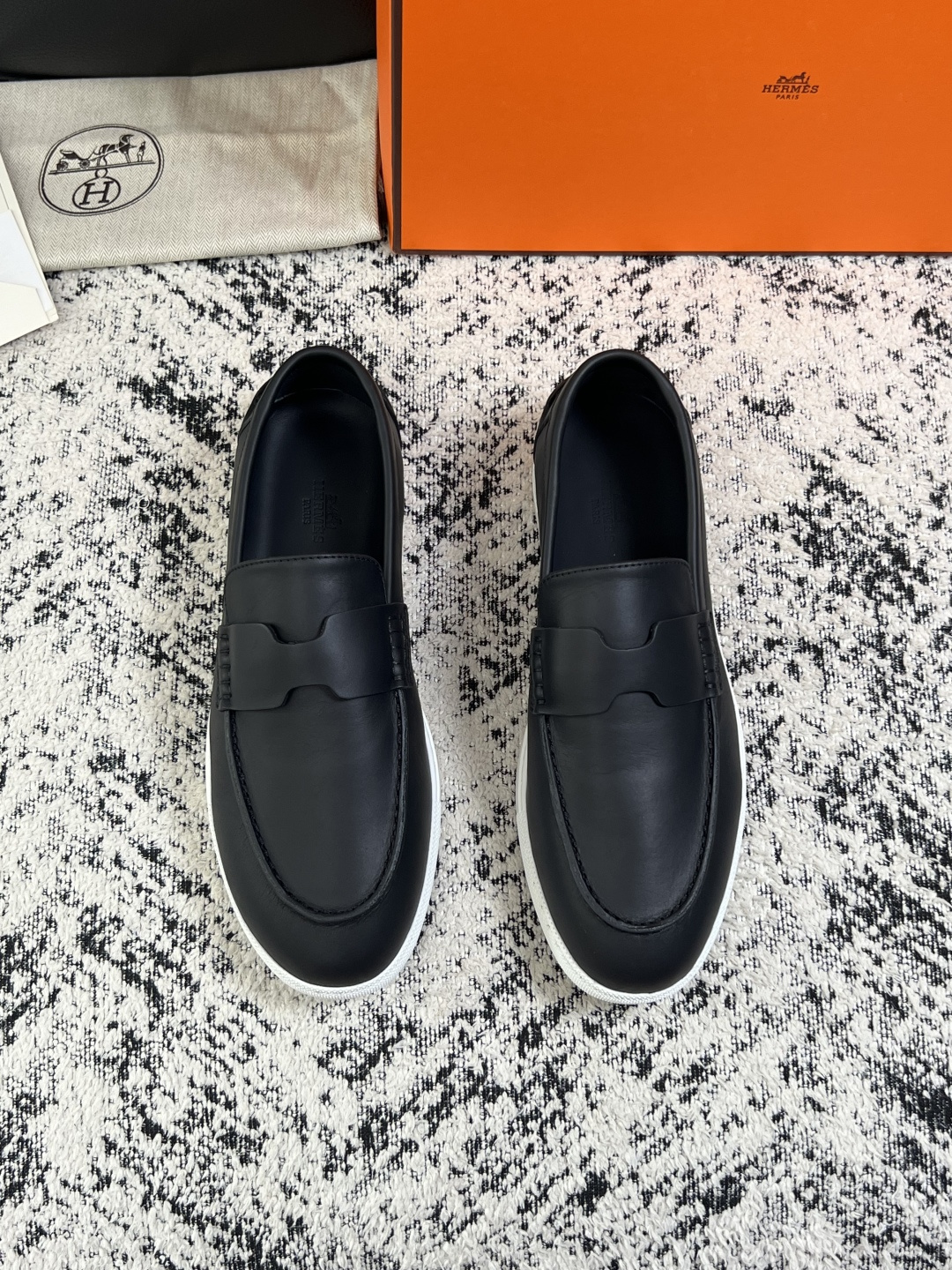 Hermes  高品质  顶级工艺品  爱马仕 专柜同步发售原厂配置，意大利进口原版牛皮面料，高品质拼接工艺，全进口水染