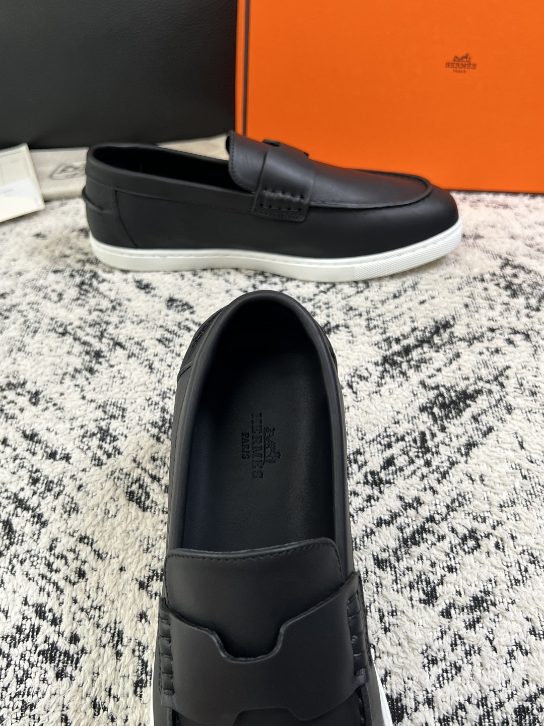 Hermes  高品质  顶级工艺品  爱马仕 专柜同步发售原厂配置，意大利进口原版牛皮面料，高品质拼接工艺，全进口水染