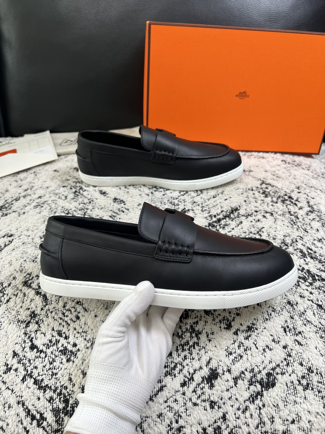 Hermes  高品质  顶级工艺品  爱马仕 专柜同步发售原厂配置，意大利进口原版牛皮面料，高品质拼接工艺，全进口水染