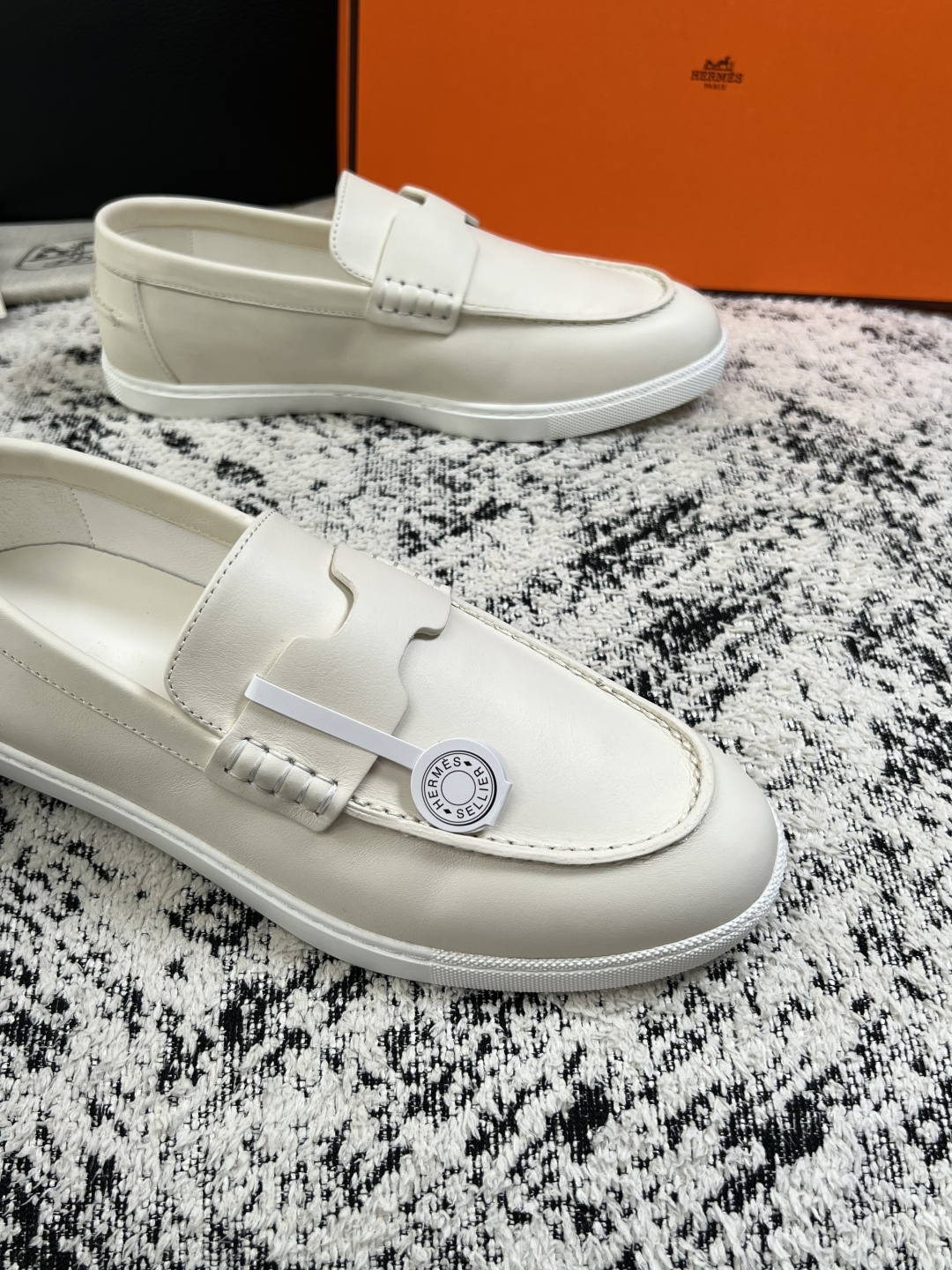 Hermes  高品质  顶级工艺品  爱马仕 专柜同步发售原厂配置，意大利进口原版牛皮面料，高品质拼接工艺，全进口水染