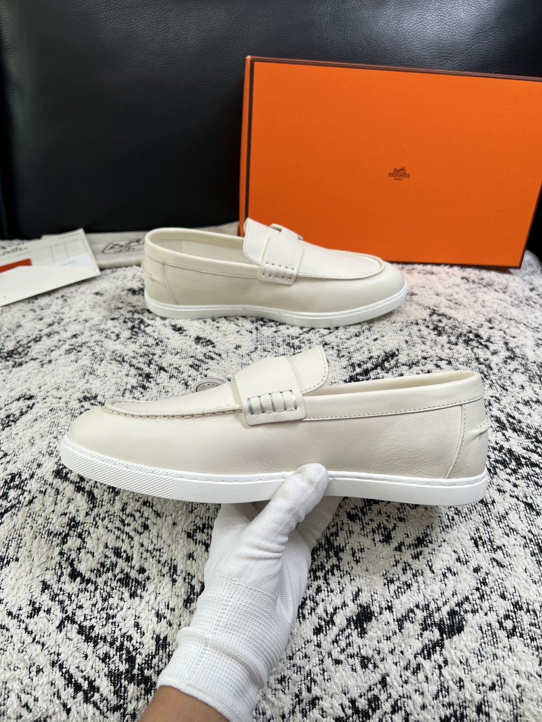 Hermes  高品质  顶级工艺品  爱马仕 专柜同步发售原厂配置，意大利进口原版牛皮面料，高品质拼接工艺，全进口水染