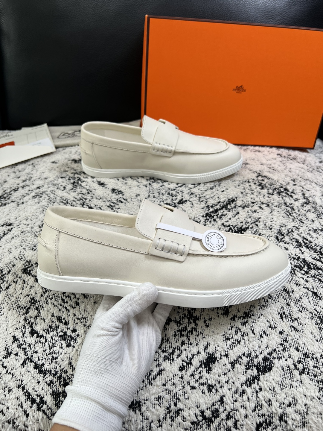 Hermes  高品质  顶级工艺品  爱马仕 专柜同步发售原厂配置，意大利进口原版牛皮面料，高品质拼接工艺，全进口水染