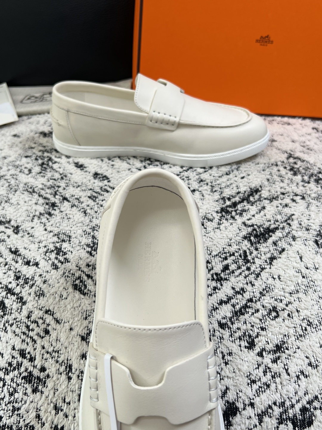 Hermes  高品质  顶级工艺品  爱马仕 专柜同步发售原厂配置，意大利进口原版牛皮面料，高品质拼接工艺，全进口水染