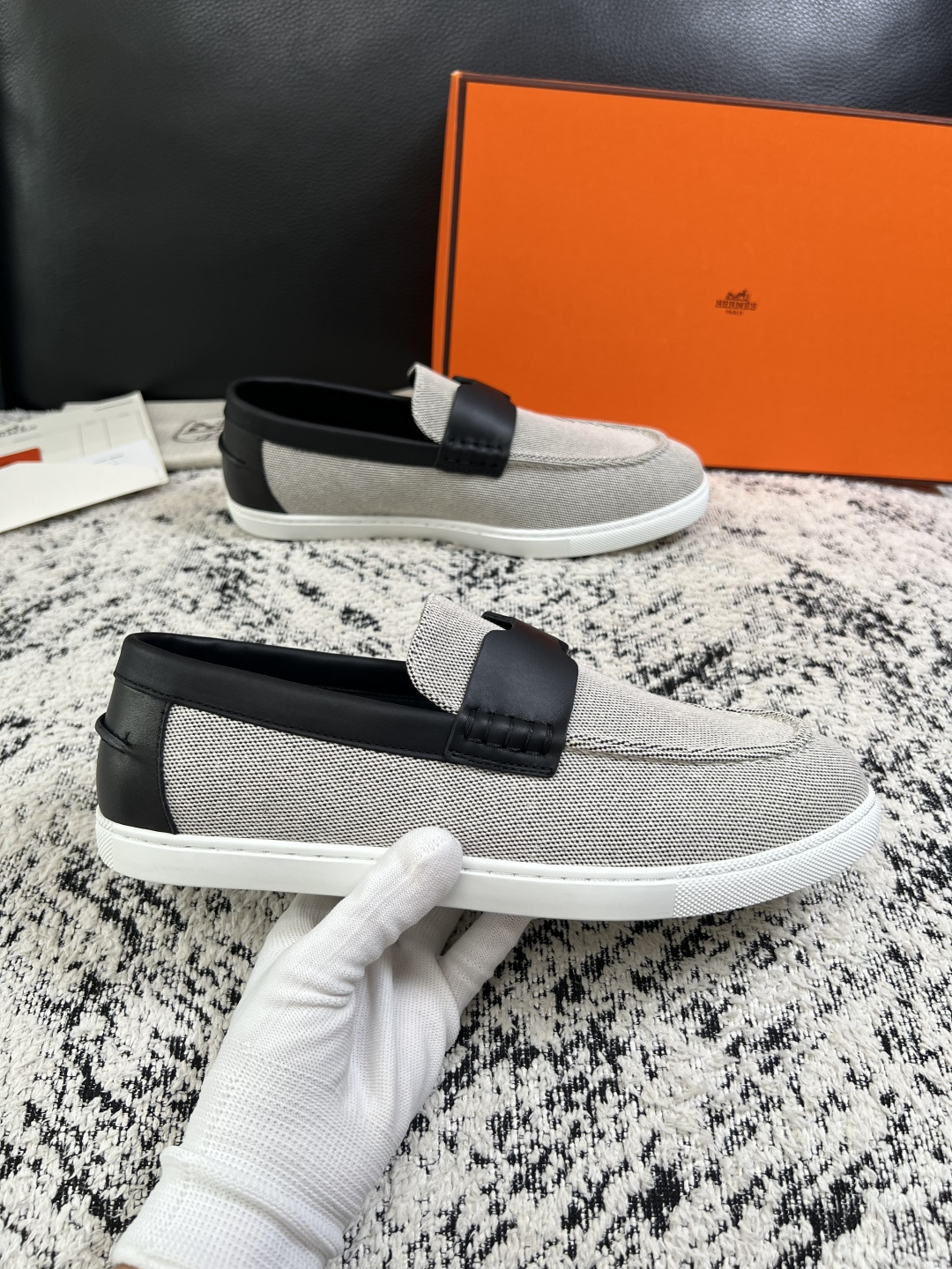 Hermes  高品质  顶级工艺品  爱马仕 专柜同步发售原厂配置，意大利进口原版牛皮面料，高品质拼接工艺，全进口水染