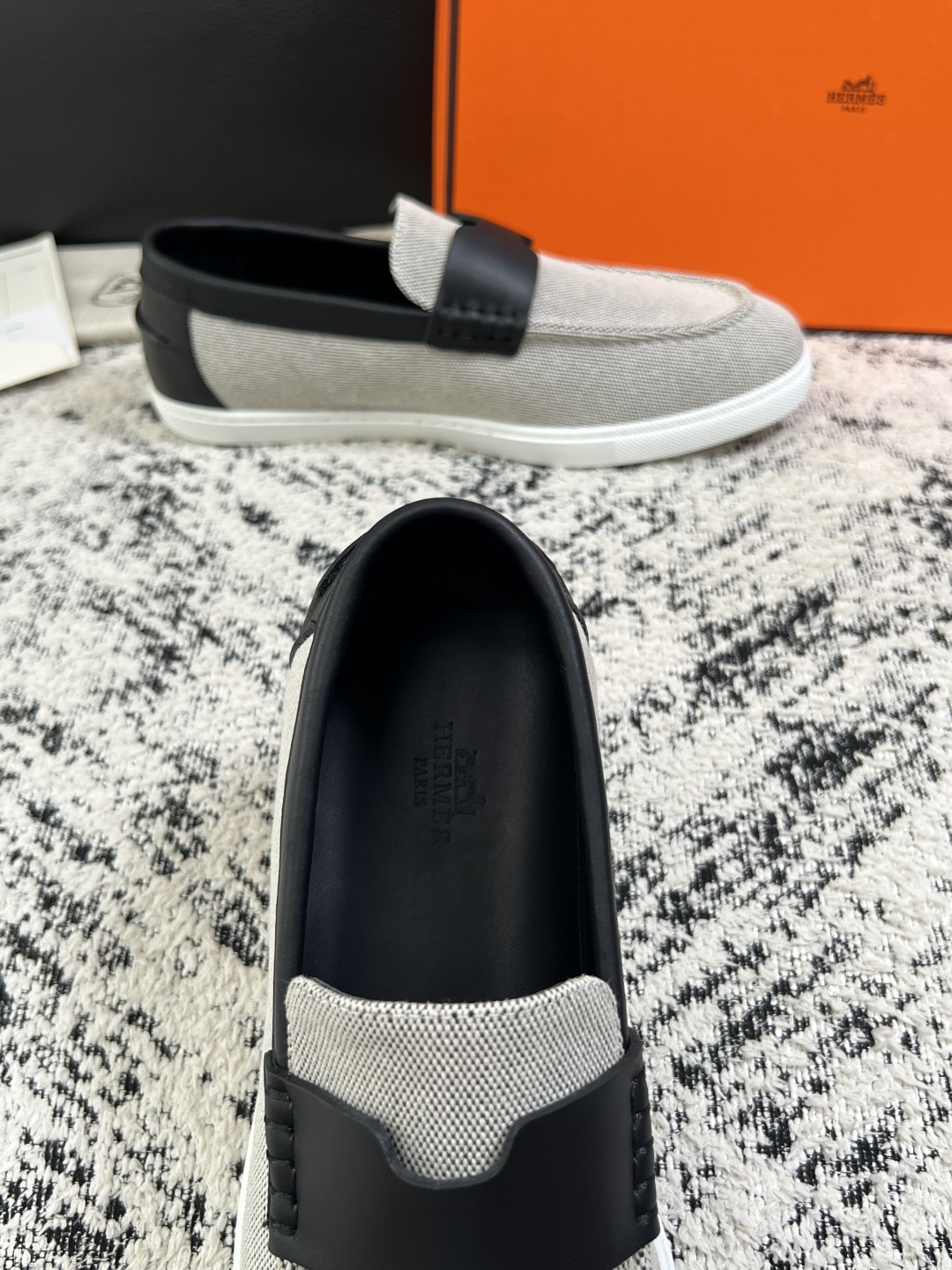 Hermes  高品质  顶级工艺品  爱马仕 专柜同步发售原厂配置，意大利进口原版牛皮面料，高品质拼接工艺，全进口水染