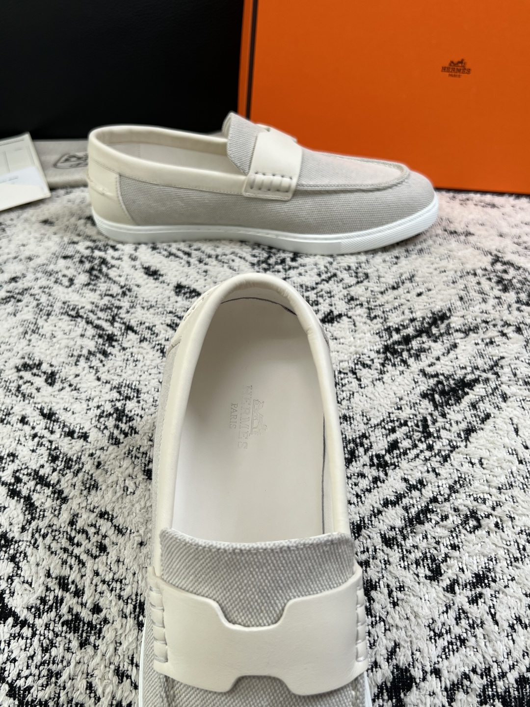 Hermes  高品质  顶级工艺品  爱马仕 专柜同步发售原厂配置，意大利进口原版牛皮面料，高品质拼接工艺，全进口水染