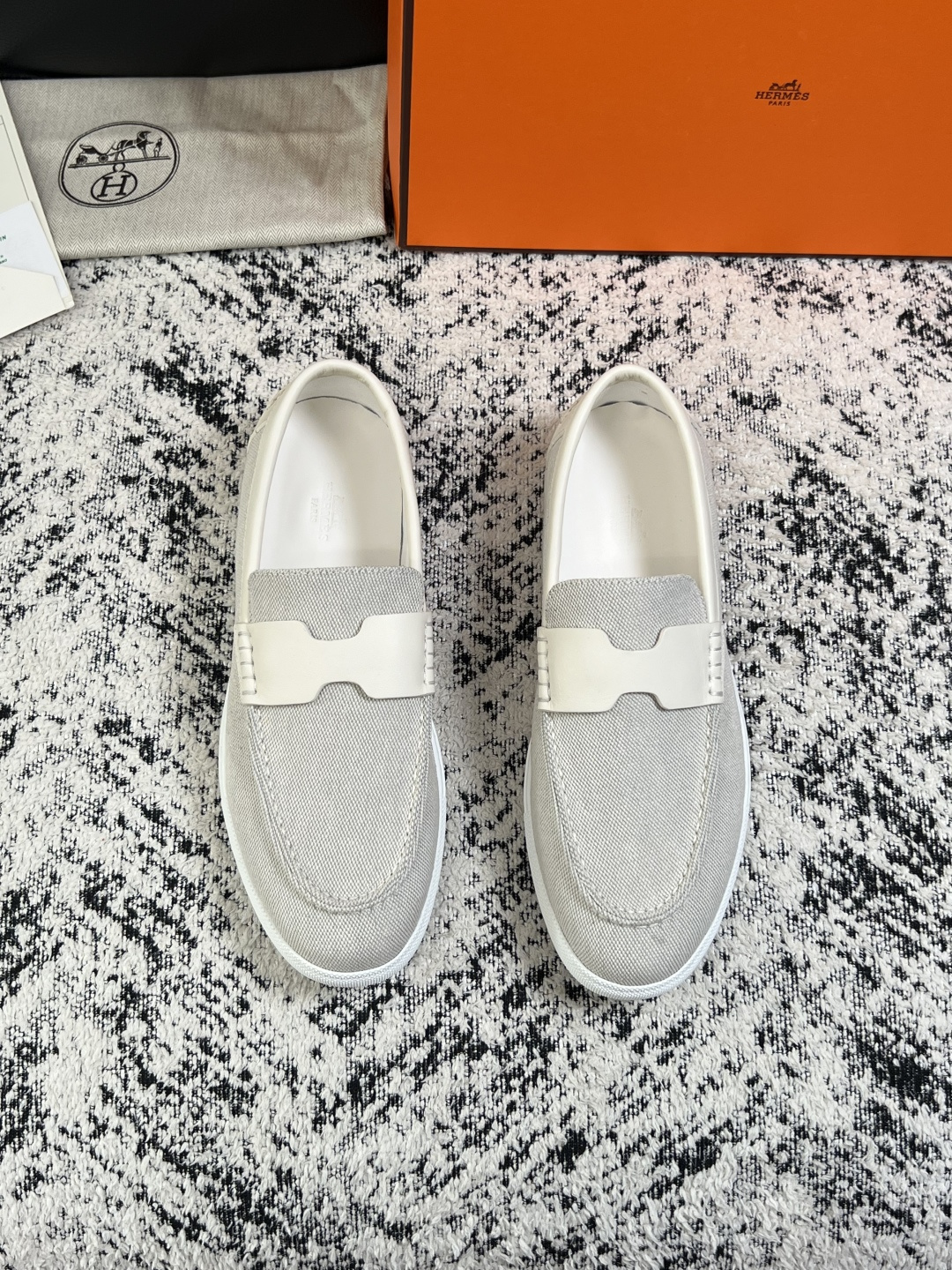 Hermes  高品质  顶级工艺品  爱马仕 专柜同步发售原厂配置，意大利进口原版牛皮面料，高品质拼接工艺，全进口水染