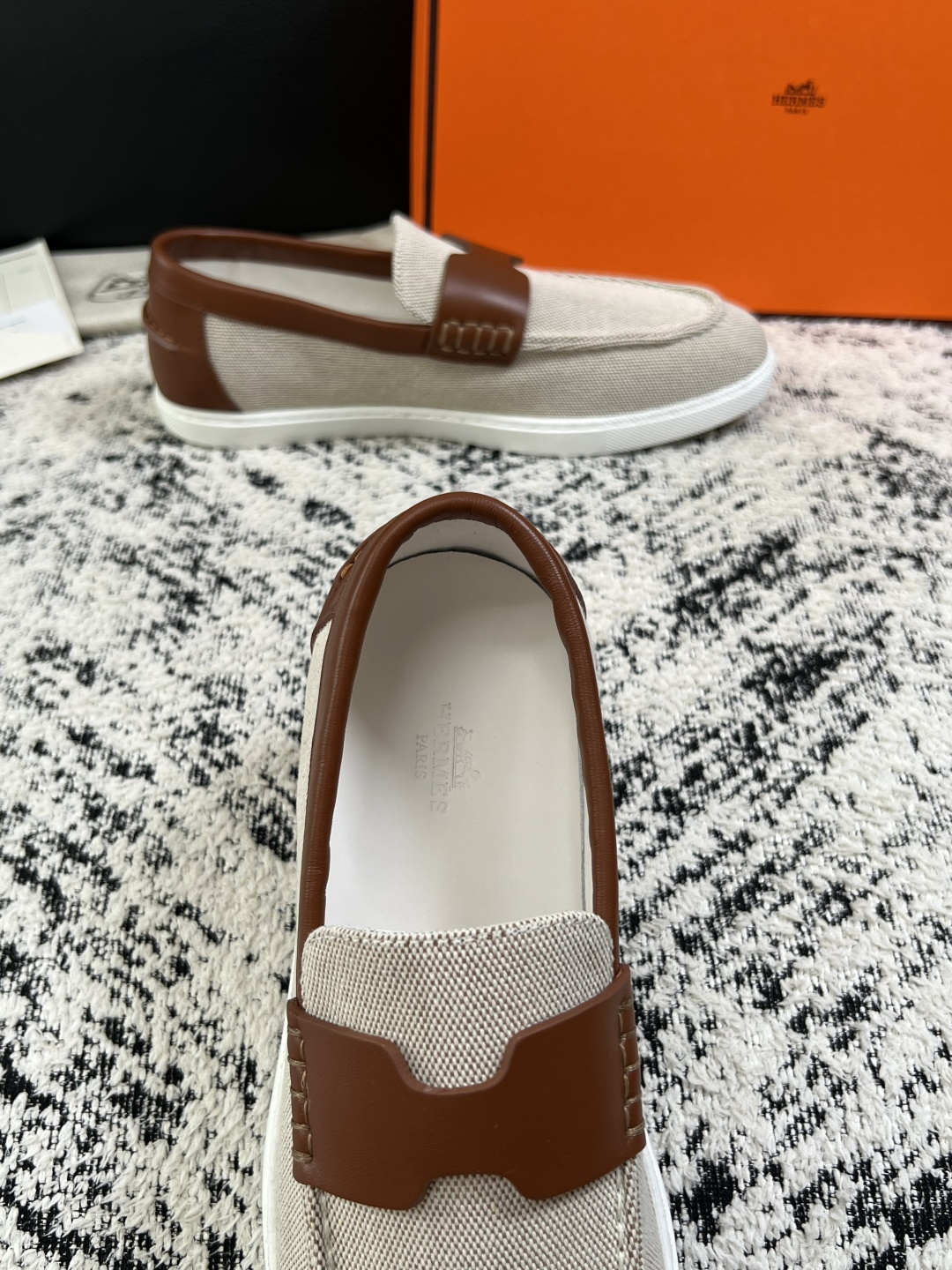 Hermes  高品质  顶级工艺品  爱马仕 专柜同步发售原厂配置，意大利进口原版牛皮面料，高品质拼接工艺，全进口水染