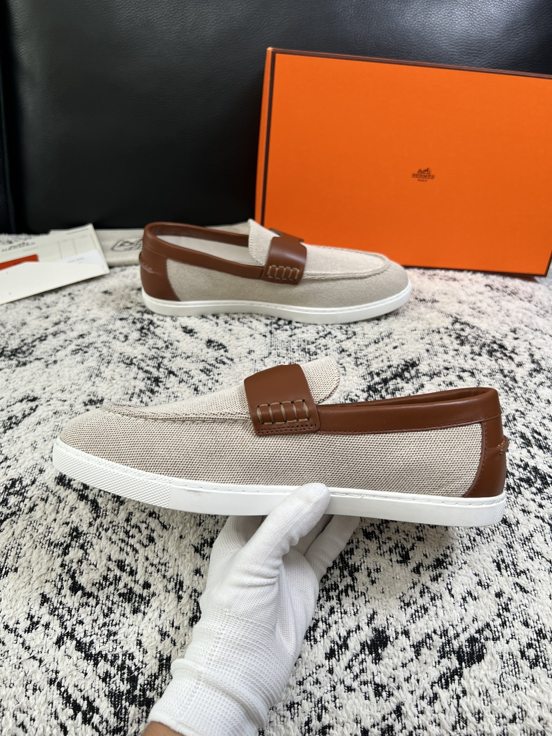 Hermes  高品质  顶级工艺品  爱马仕 专柜同步发售原厂配置，意大利进口原版牛皮面料，高品质拼接工艺，全进口水染