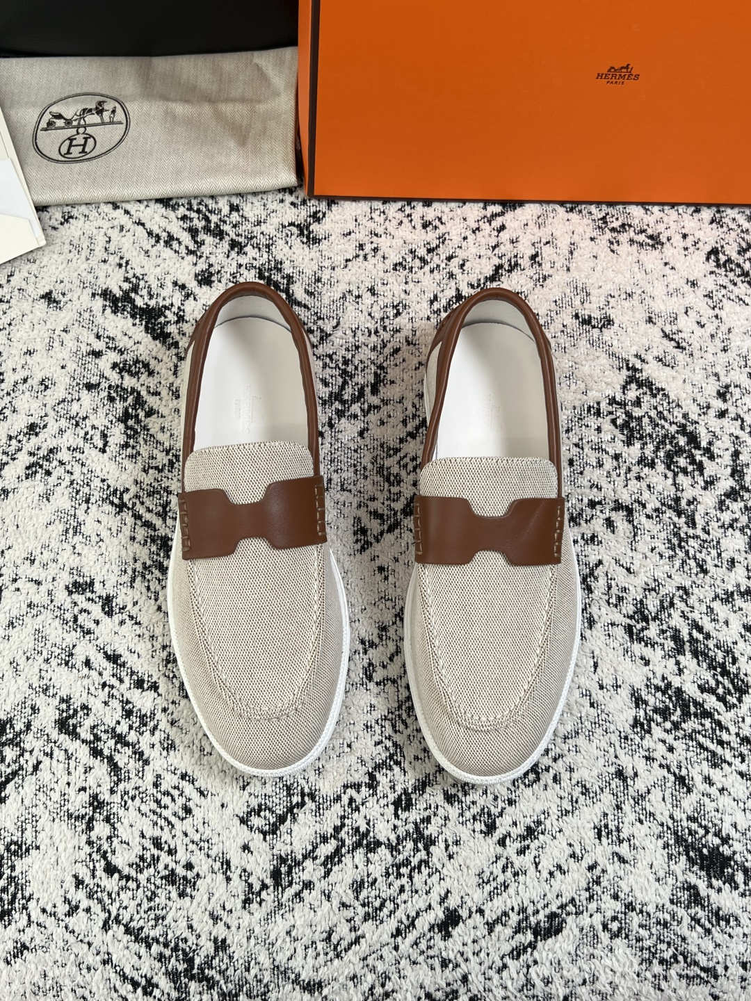 Hermes  高品质  顶级工艺品  爱马仕 专柜同步发售原厂配置，意大利进口原版牛皮面料，高品质拼接工艺，全进口水染