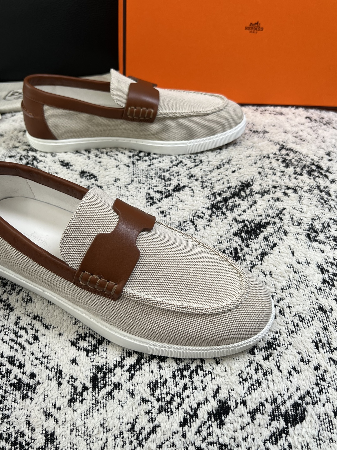 Hermes  高品质  顶级工艺品  爱马仕 专柜同步发售原厂配置，意大利进口原版牛皮面料，高品质拼接工艺，全进口水染