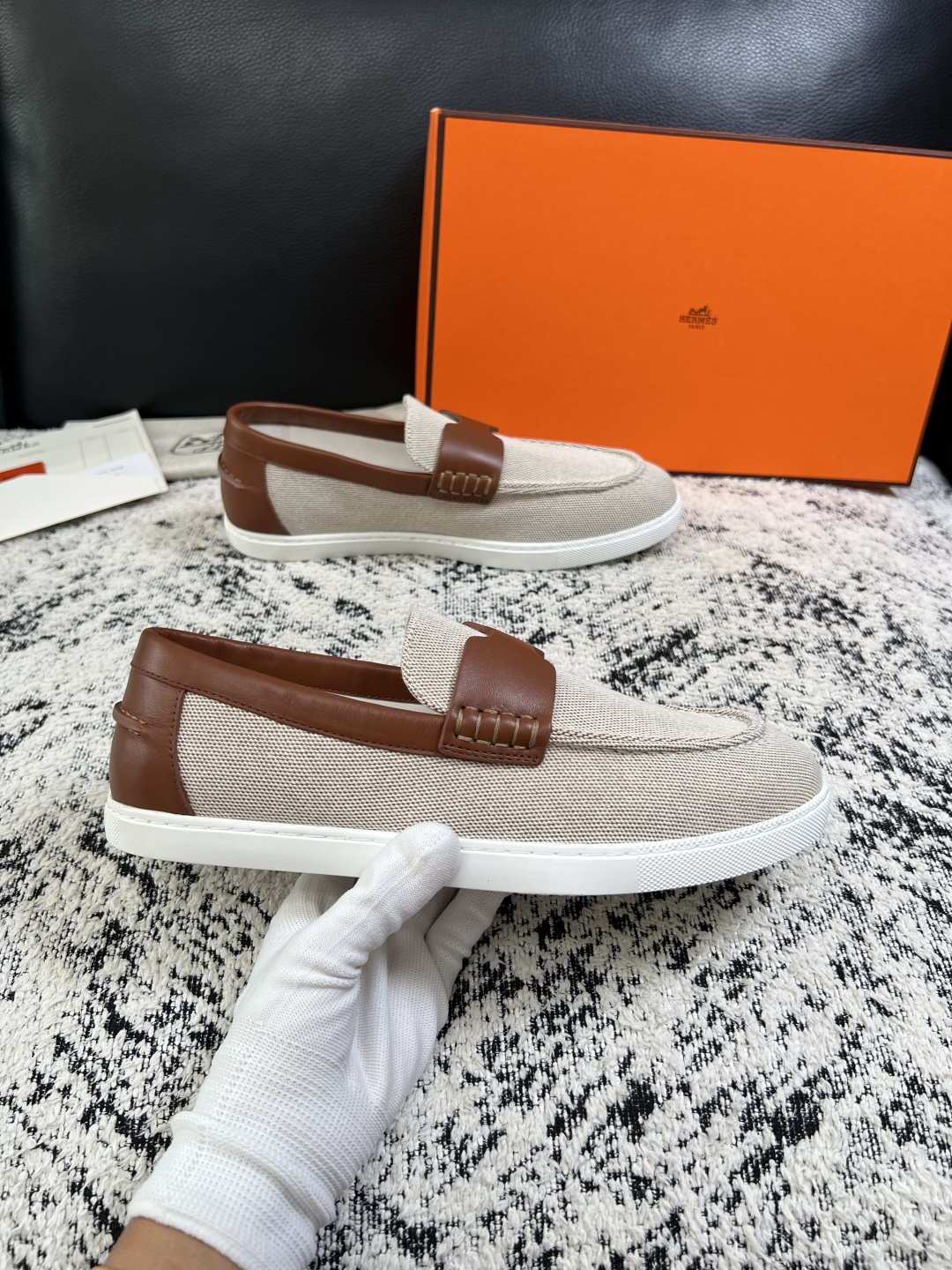 Hermes  高品质  顶级工艺品  爱马仕 专柜同步发售原厂配置，意大利进口原版牛皮面料，高品质拼接工艺，全进口水染