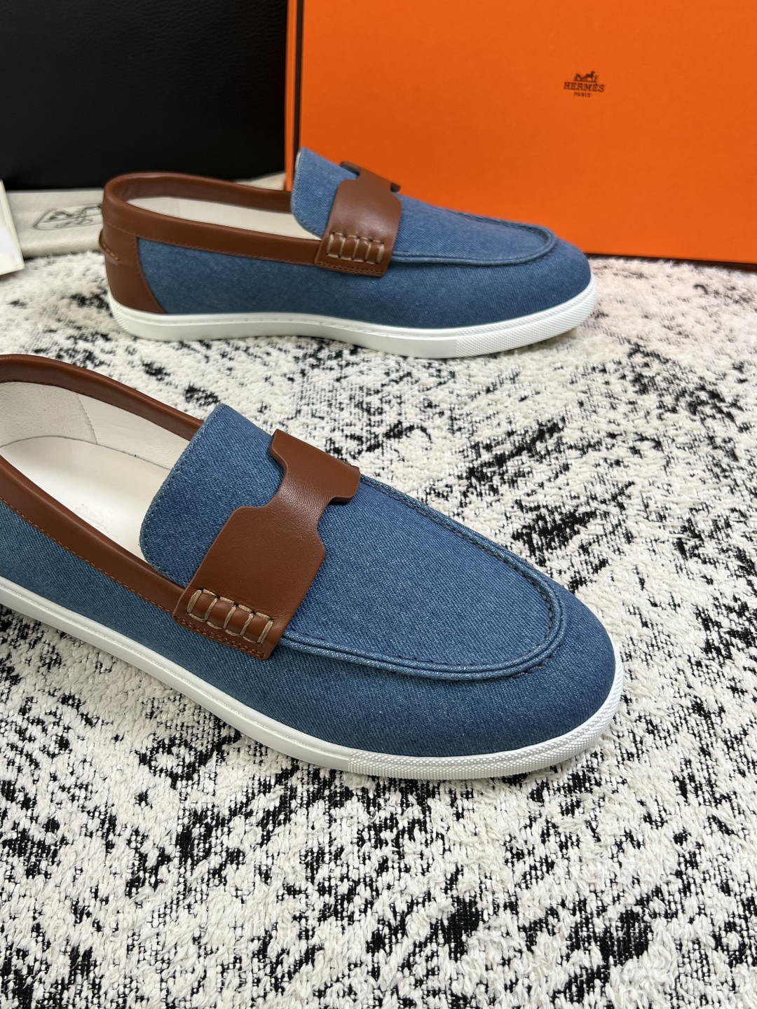 Hermes  高品质  顶级工艺品  爱马仕 专柜同步发售原厂配置，意大利进口原版牛皮面料，高品质拼接工艺，全进口水染