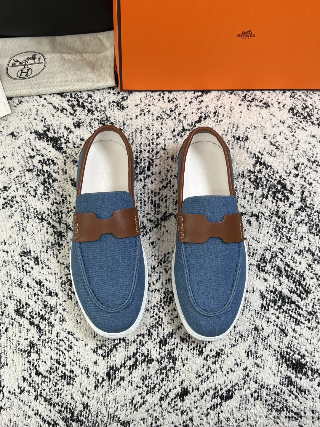 Hermes  高品质  顶级工艺品  爱马仕 专柜同步发售原厂配置，意大利进口原版牛皮面料，高品质拼接工艺，全进口水染