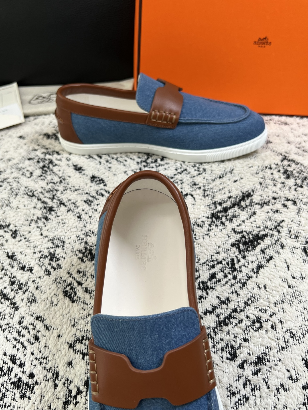 Hermes  高品质  顶级工艺品  爱马仕 专柜同步发售原厂配置，意大利进口原版牛皮面料，高品质拼接工艺，全进口水染