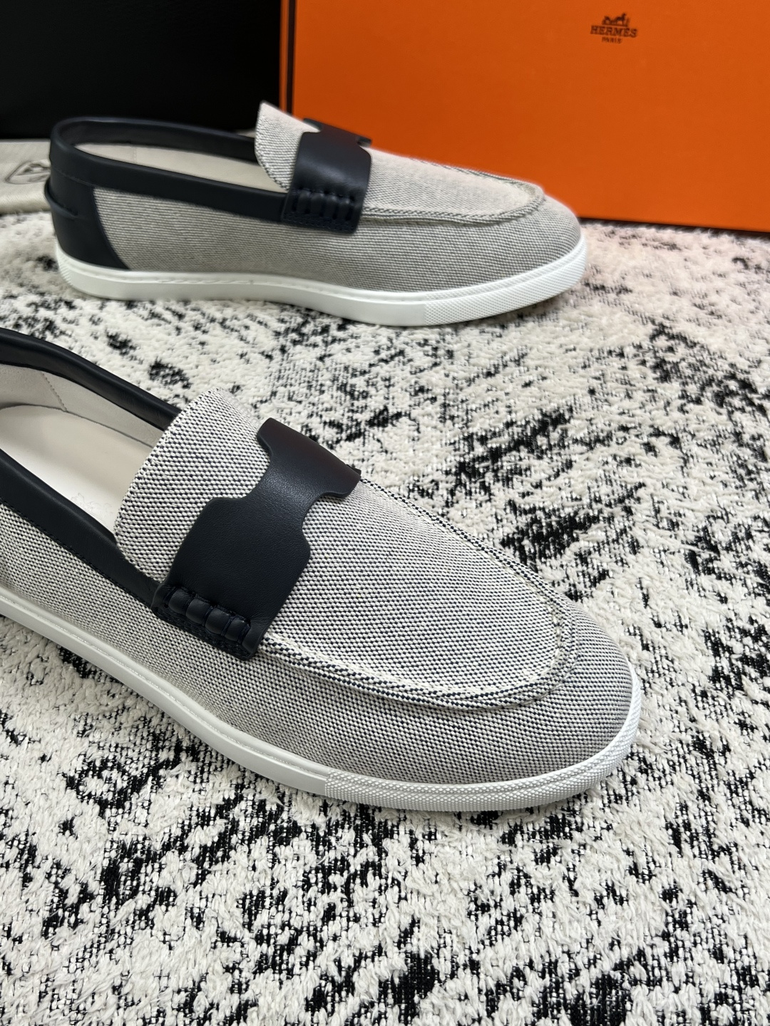 Hermes  高品质  顶级工艺品  爱马仕 专柜同步发售原厂配置，意大利进口原版牛皮面料，高品质拼接工艺，全进口水染