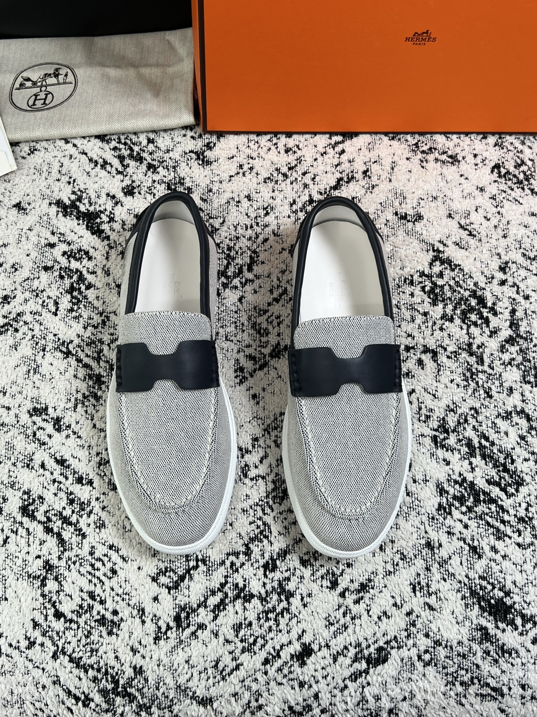 Hermes  高品质  顶级工艺品  爱马仕 专柜同步发售原厂配置，意大利进口原版牛皮面料，高品质拼接工艺，全进口水染