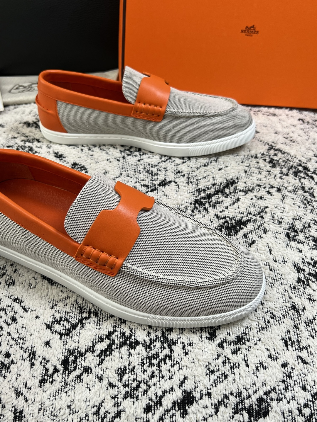 Hermes  高品质  顶级工艺品  爱马仕 专柜同步发售原厂配置，意大利进口原版牛皮面料，高品质拼接工艺，全进口水染
