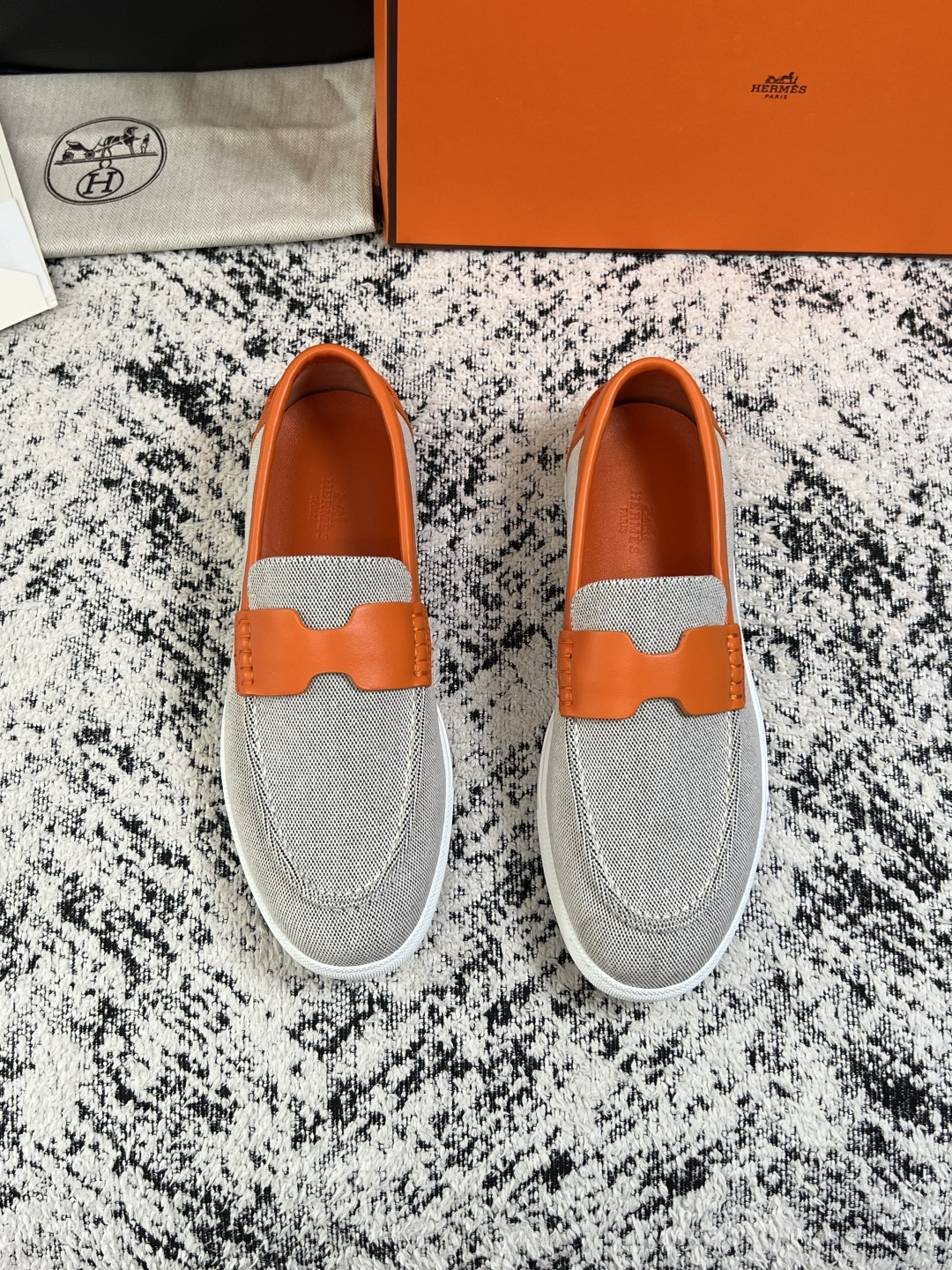 Hermes  高品质  顶级工艺品  爱马仕 专柜同步发售原厂配置，意大利进口原版牛皮面料，高品质拼接工艺，全进口水染