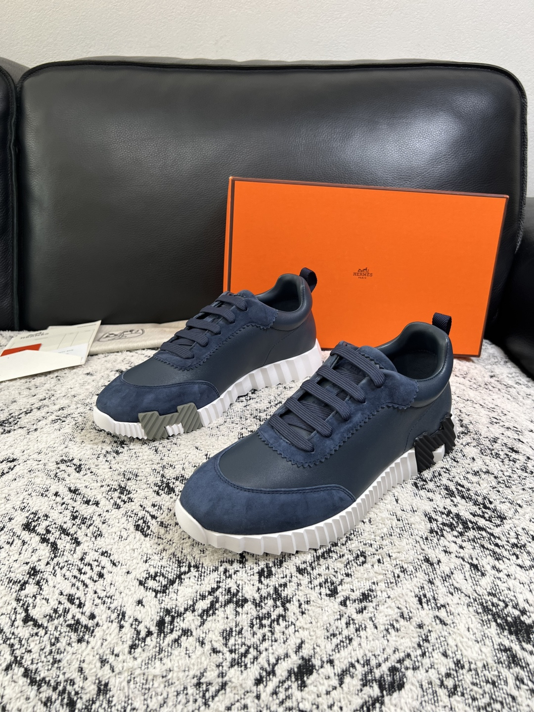 Hermes  高品质  顶级工艺品  爱马仕 专柜同步发售原厂配置，意大利进口原版牛皮面料，高品质拼接工艺，全进口水染