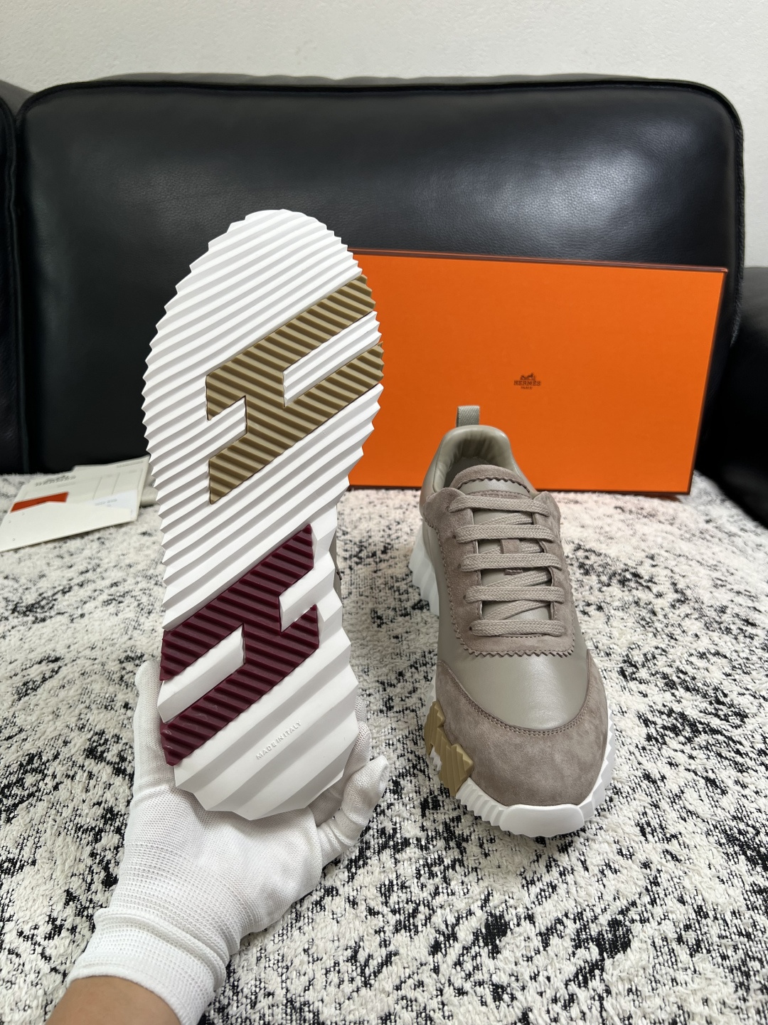 Hermes  高品质  顶级工艺品  爱马仕 专柜同步发售原厂配置，意大利进口原版牛皮面料，高品质拼接工艺，全进口水染
