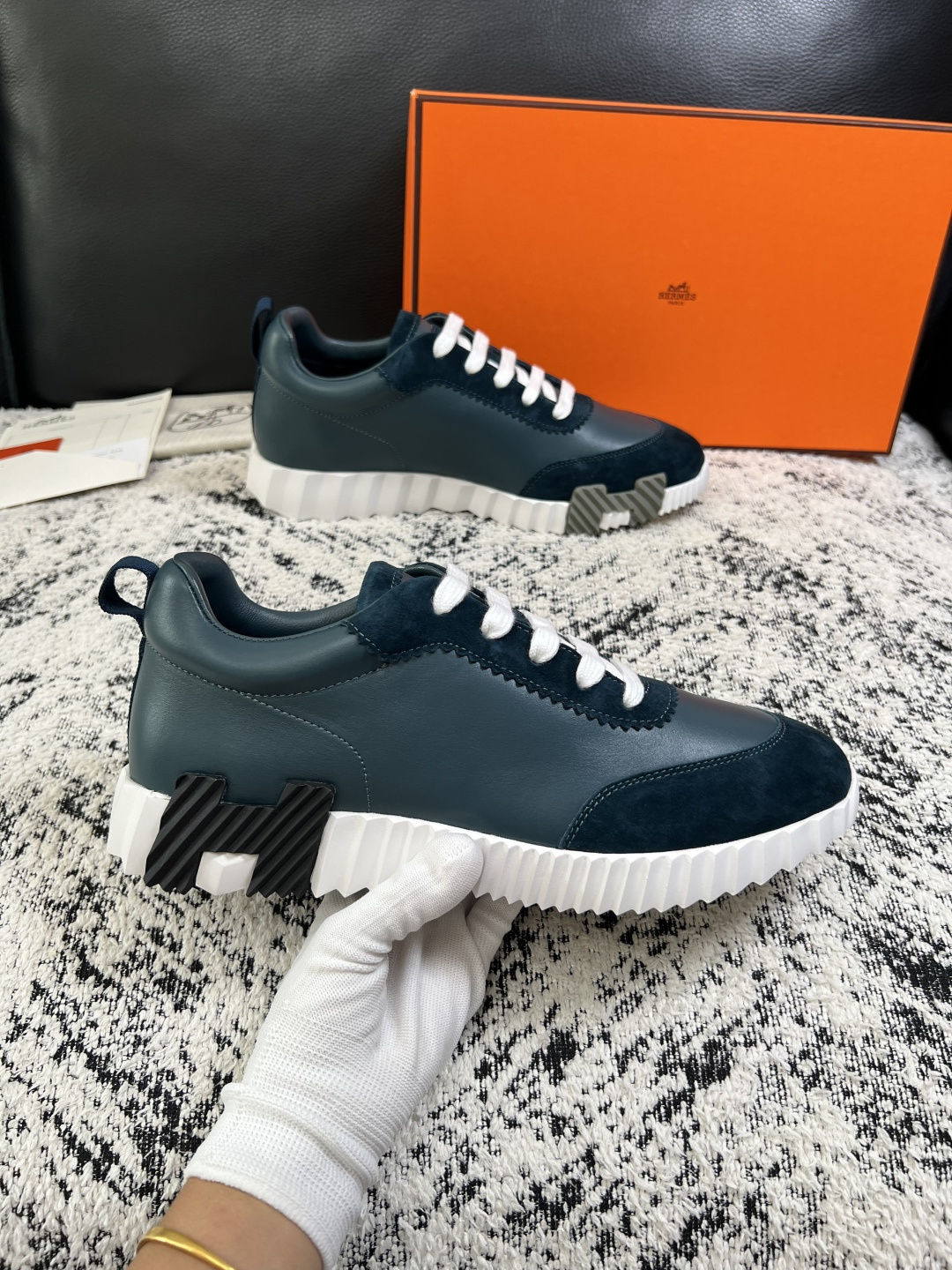 Hermes  高品质  顶级工艺品  爱马仕 专柜同步发售原厂配置，意大利进口原版牛皮面料，高品质拼接工艺，全进口水染