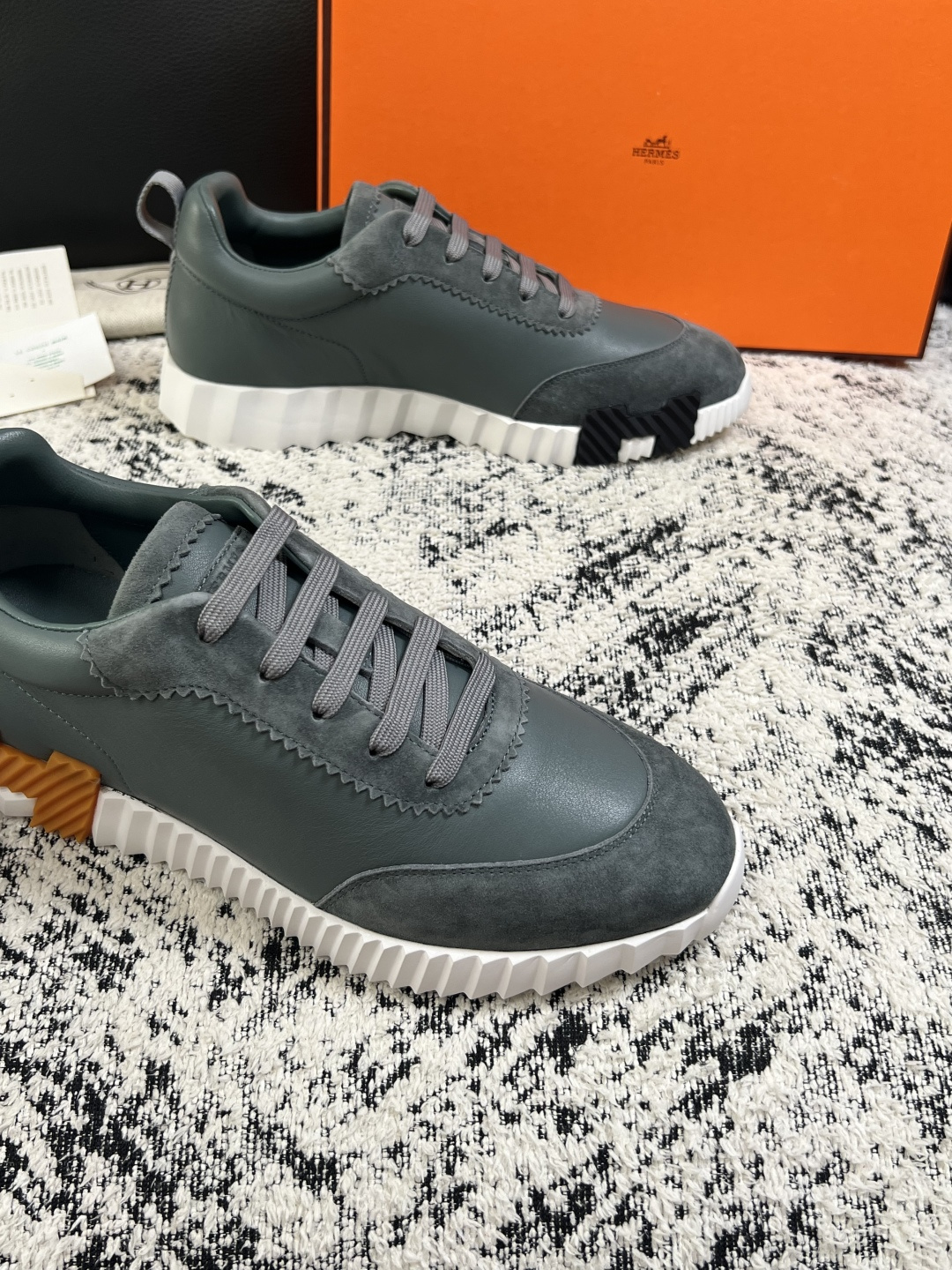 Hermes  高品质  顶级工艺品  爱马仕 专柜同步发售原厂配置，意大利进口原版牛皮面料，高品质拼接工艺，全进口水染