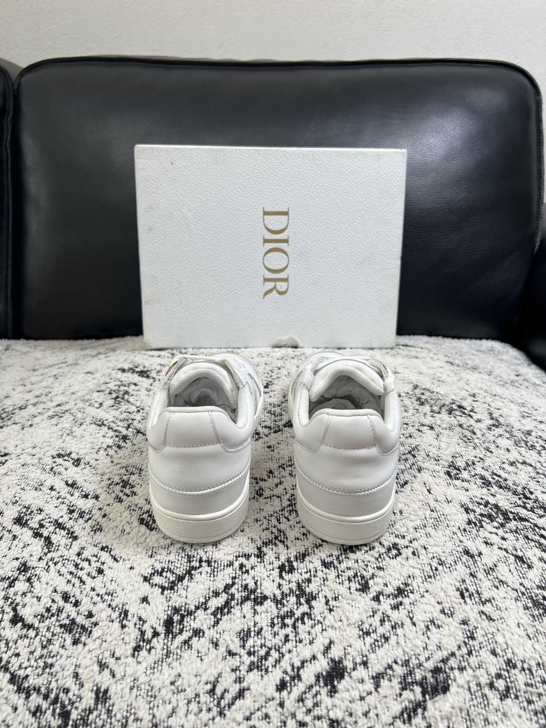 Dior 高品质  顶级工艺品 迪奥  专柜同步 原厂配置，意大利进口原版牛皮面料，透气舒适进口水染牛里垫，鞋底：原厂特