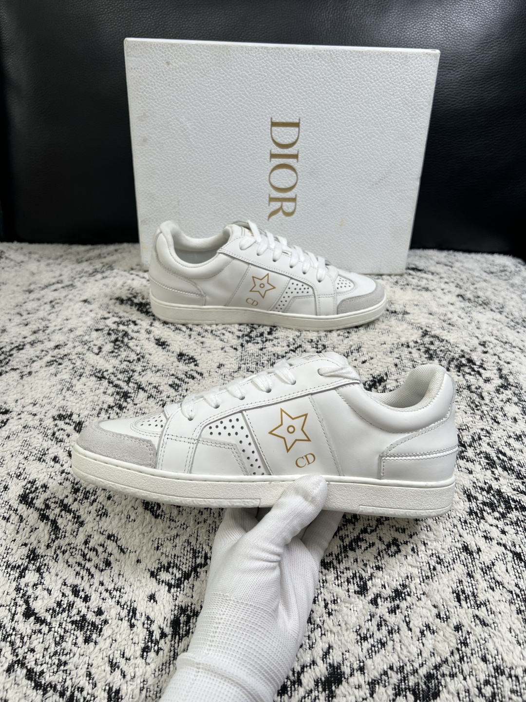 Dior 高品质  顶级工艺品 迪奥  专柜同步 原厂配置，意大利进口原版牛皮面料，透气舒适进口水染牛里垫，鞋底：原厂特