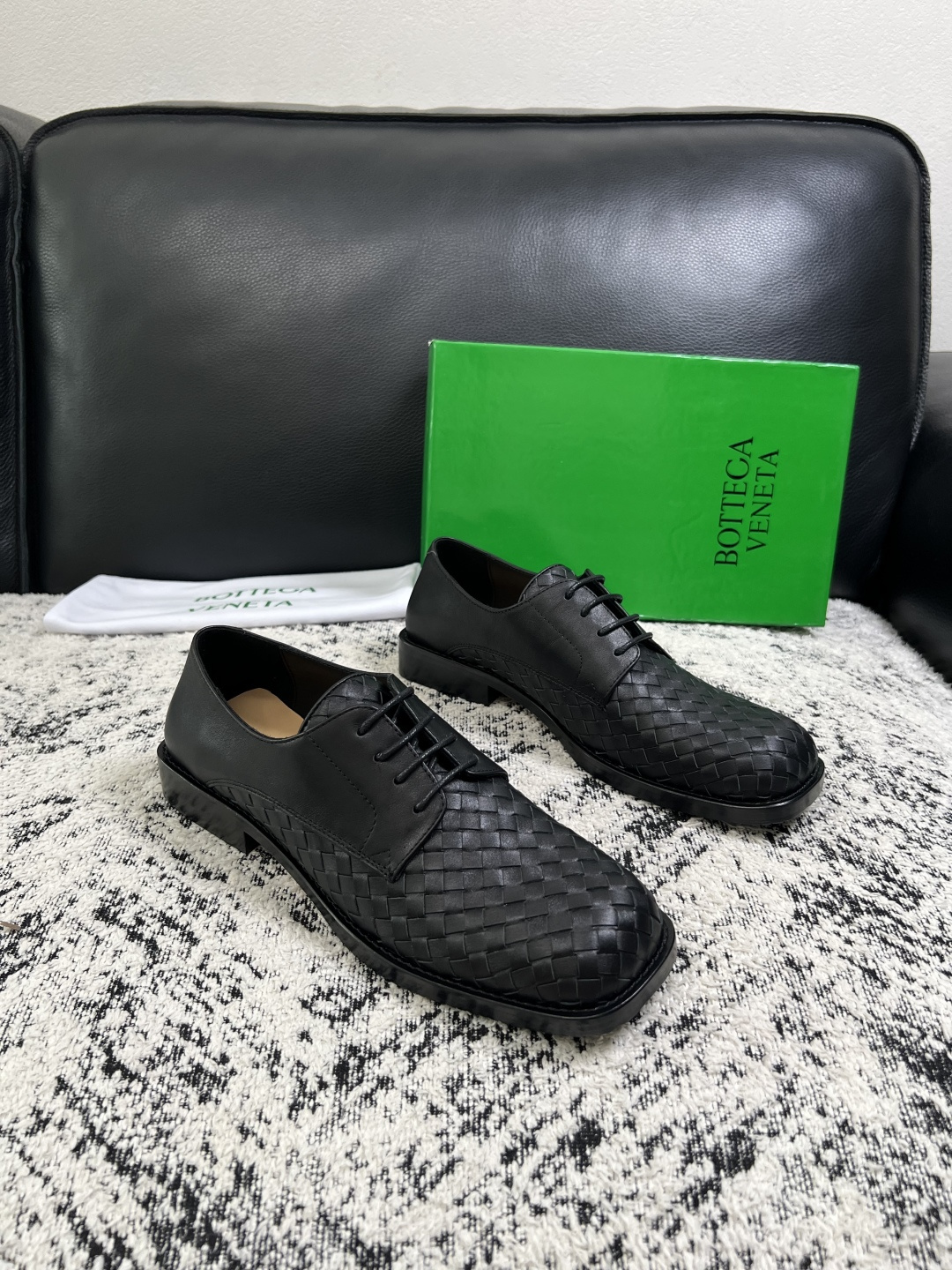 BOTTEGA  VENETA  高品质  顶级工艺品   葆蝶家 专柜同步，鞋面意大利进口编织牛皮面料，透气牛皮内里舒