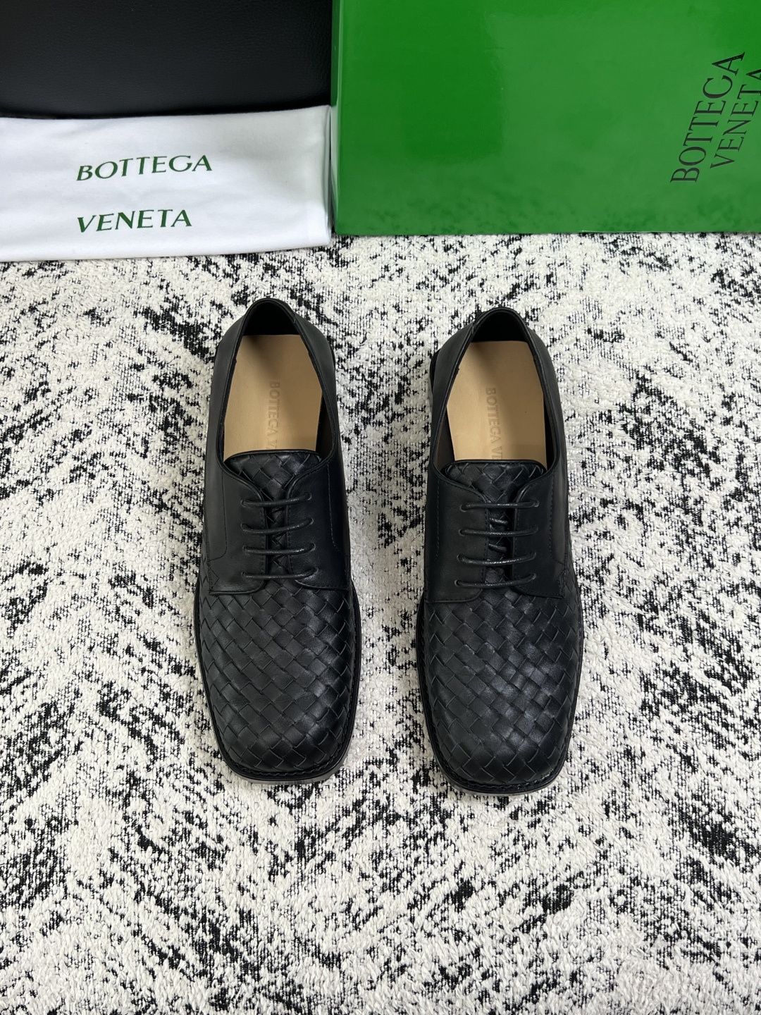BOTTEGA VENETA 高品质 顶级工艺品 葆蝶家 专柜同步,鞋面意大利进口编织牛皮面料,透气牛皮内里舒 BOTTEGA VENETA 高品质 顶级工艺品 葆蝶家 专柜同步,鞋面意大利进口编织牛皮面料,透气牛皮内里舒