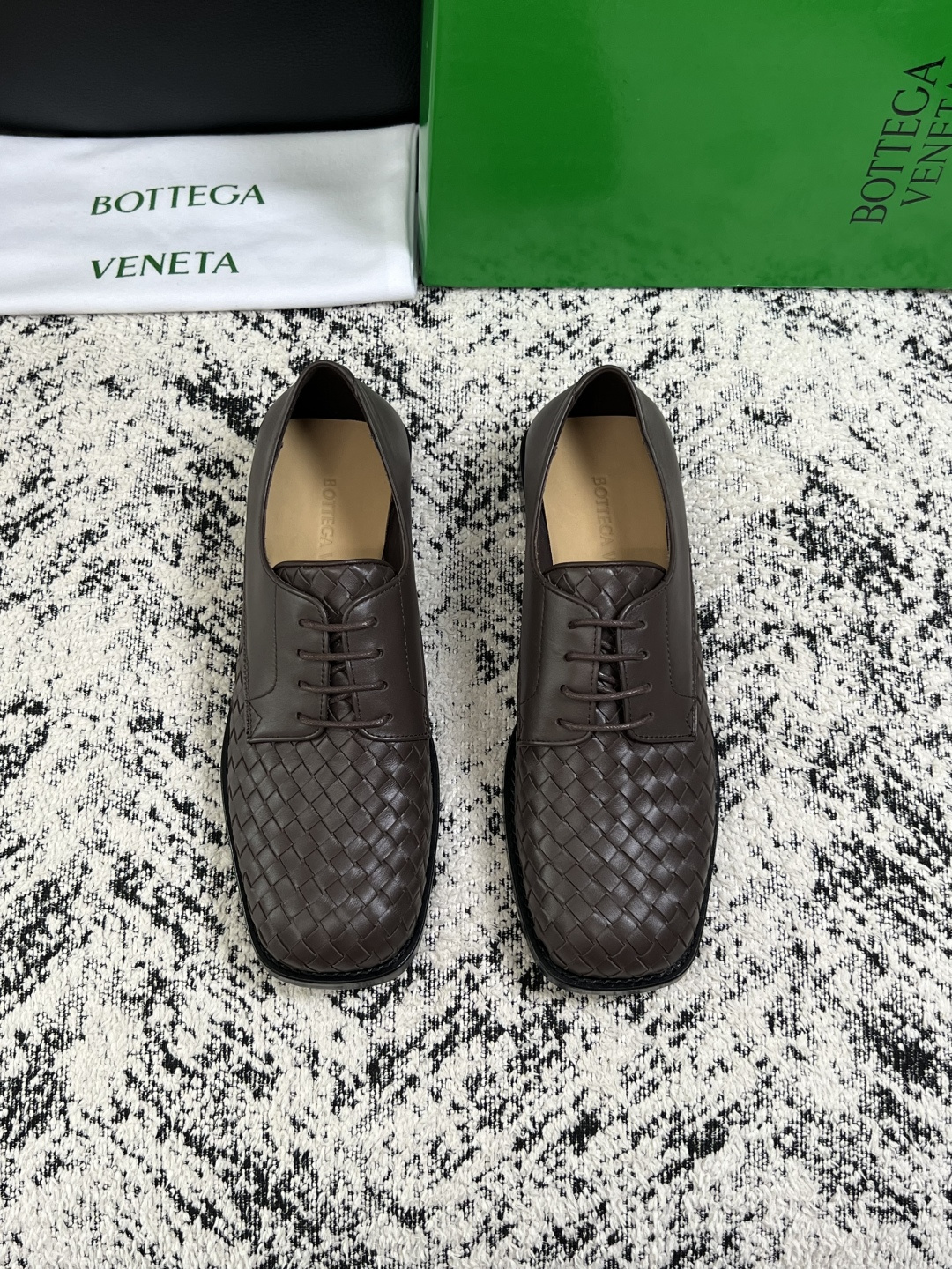 BOTTEGA VENETA 高品质 顶级工艺品 葆蝶家 专柜同步,鞋面意大利进口编织牛皮面料,透气牛皮内里舒 BOTTEGA VENETA 高品质 顶级工艺品 葆蝶家 专柜同步,鞋面意大利进口编织牛皮面料,透气牛皮内里舒