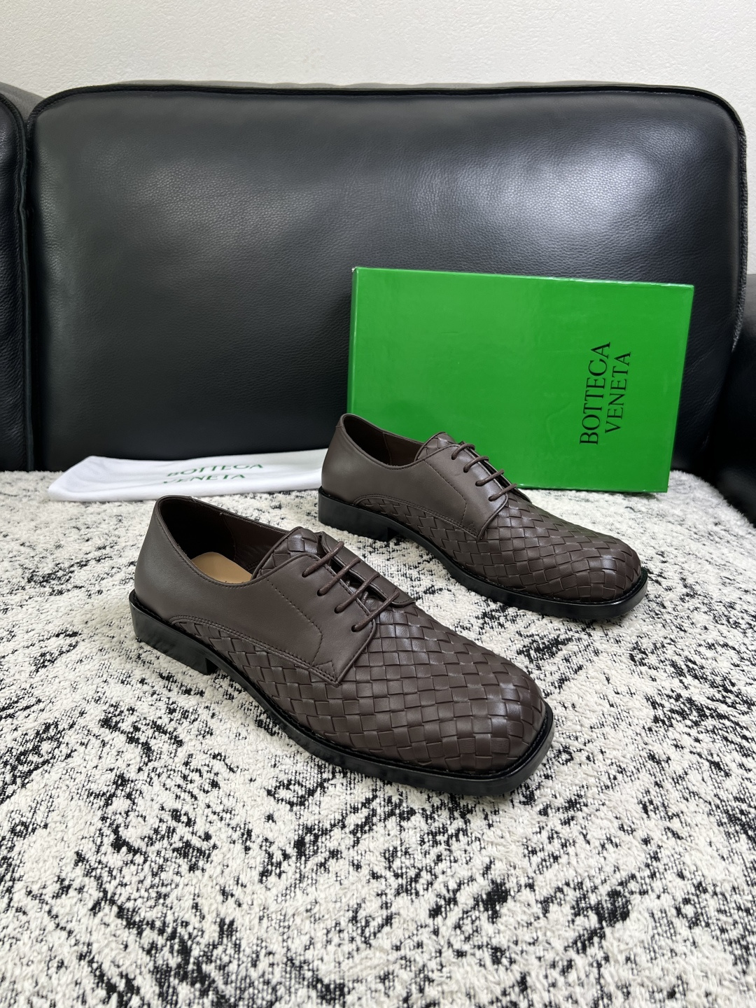 BOTTEGA  VENETA  高品质  顶级工艺品   葆蝶家 专柜同步，鞋面意大利进口编织牛皮面料，透气牛皮内里舒