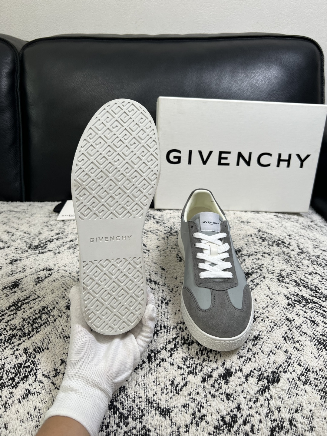 Givenchy 高品质  顶级工艺品  纪梵希  专柜同步原厂配置，意大利进口牛皮搭配面料，全鞋配件私模打造，柔软舒适