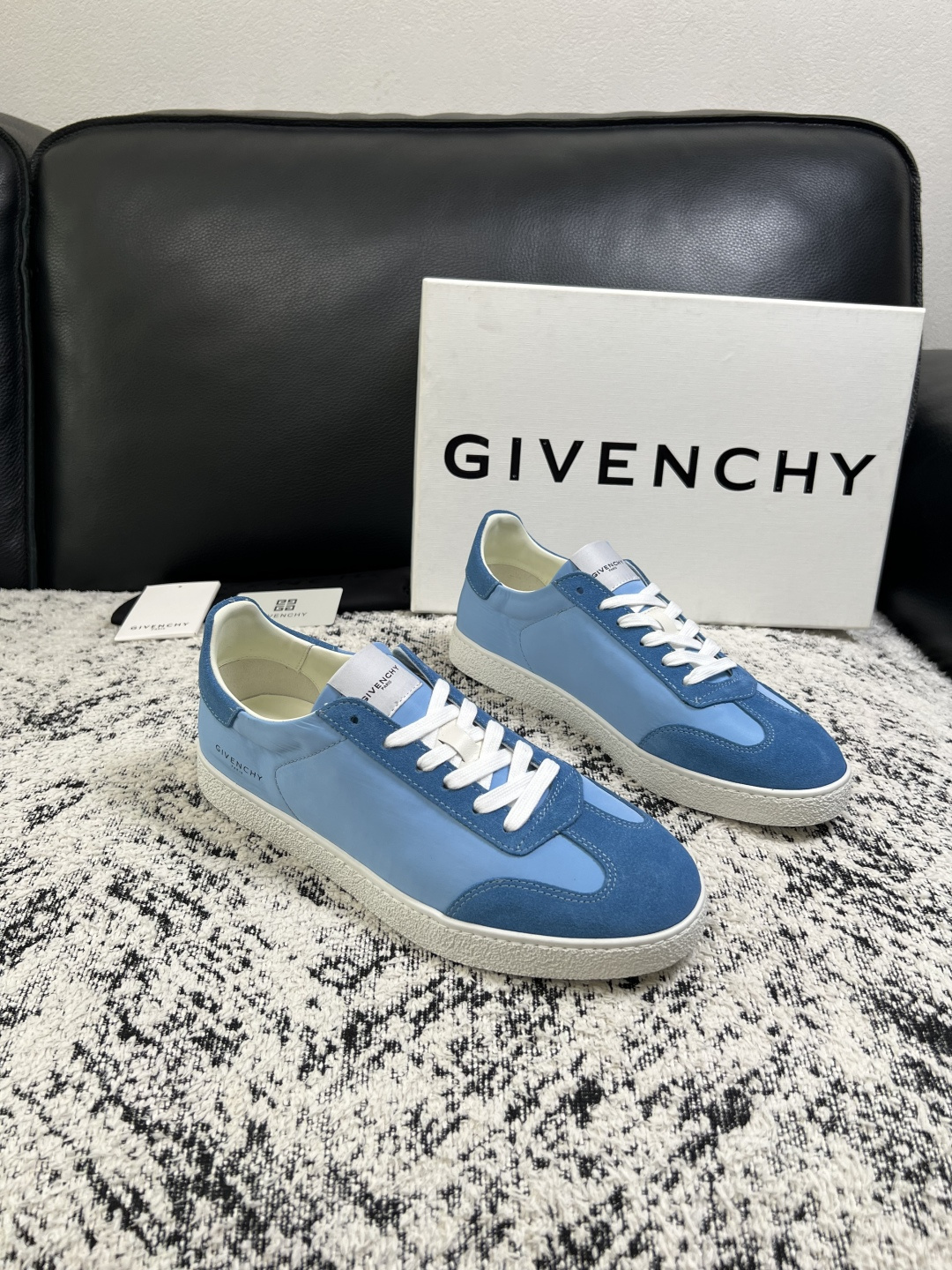 Givenchy 高品质  顶级工艺品  纪梵希  专柜同步原厂配置，意大利进口牛皮搭配面料，全鞋配件私模打造，柔软舒适