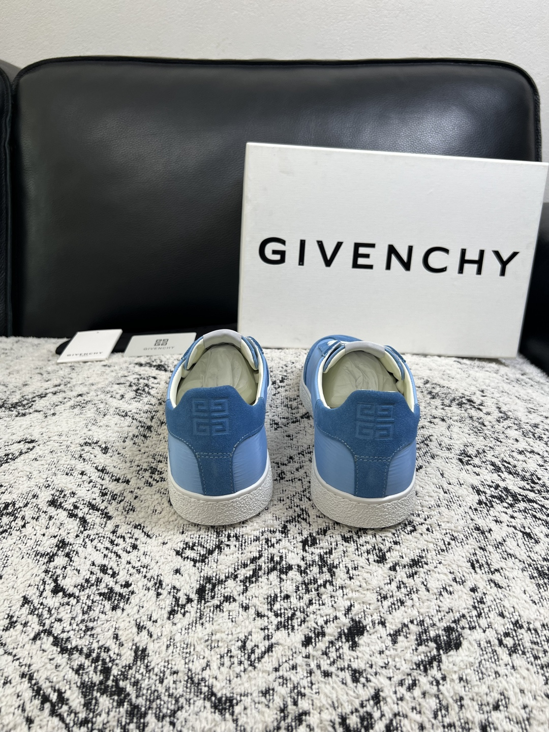 Givenchy 高品质  顶级工艺品  纪梵希  专柜同步原厂配置，意大利进口牛皮搭配面料，全鞋配件私模打造，柔软舒适