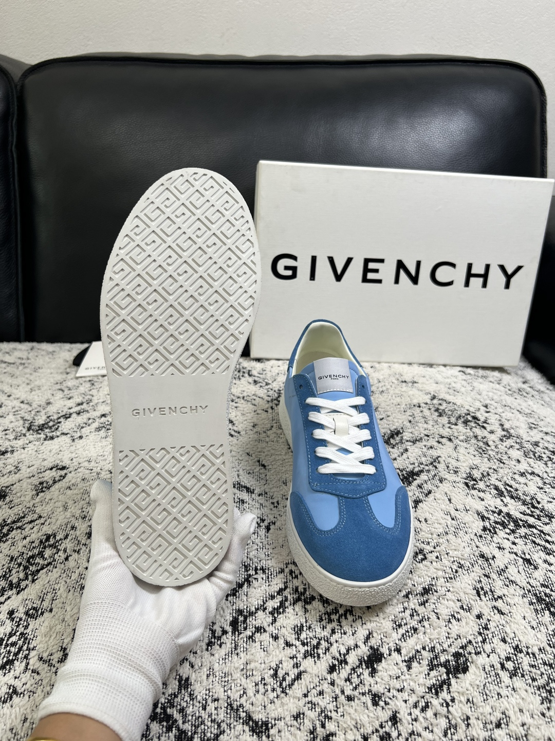 Givenchy 高品质  顶级工艺品  纪梵希  专柜同步原厂配置，意大利进口牛皮搭配面料，全鞋配件私模打造，柔软舒适