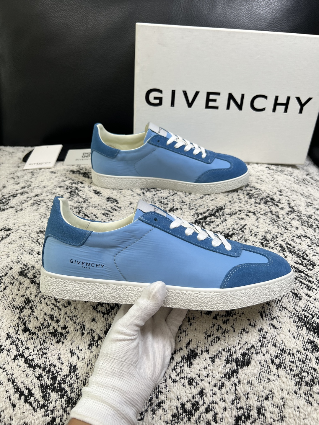 Givenchy 高品质  顶级工艺品  纪梵希  专柜同步原厂配置，意大利进口牛皮搭配面料，全鞋配件私模打造，柔软舒适