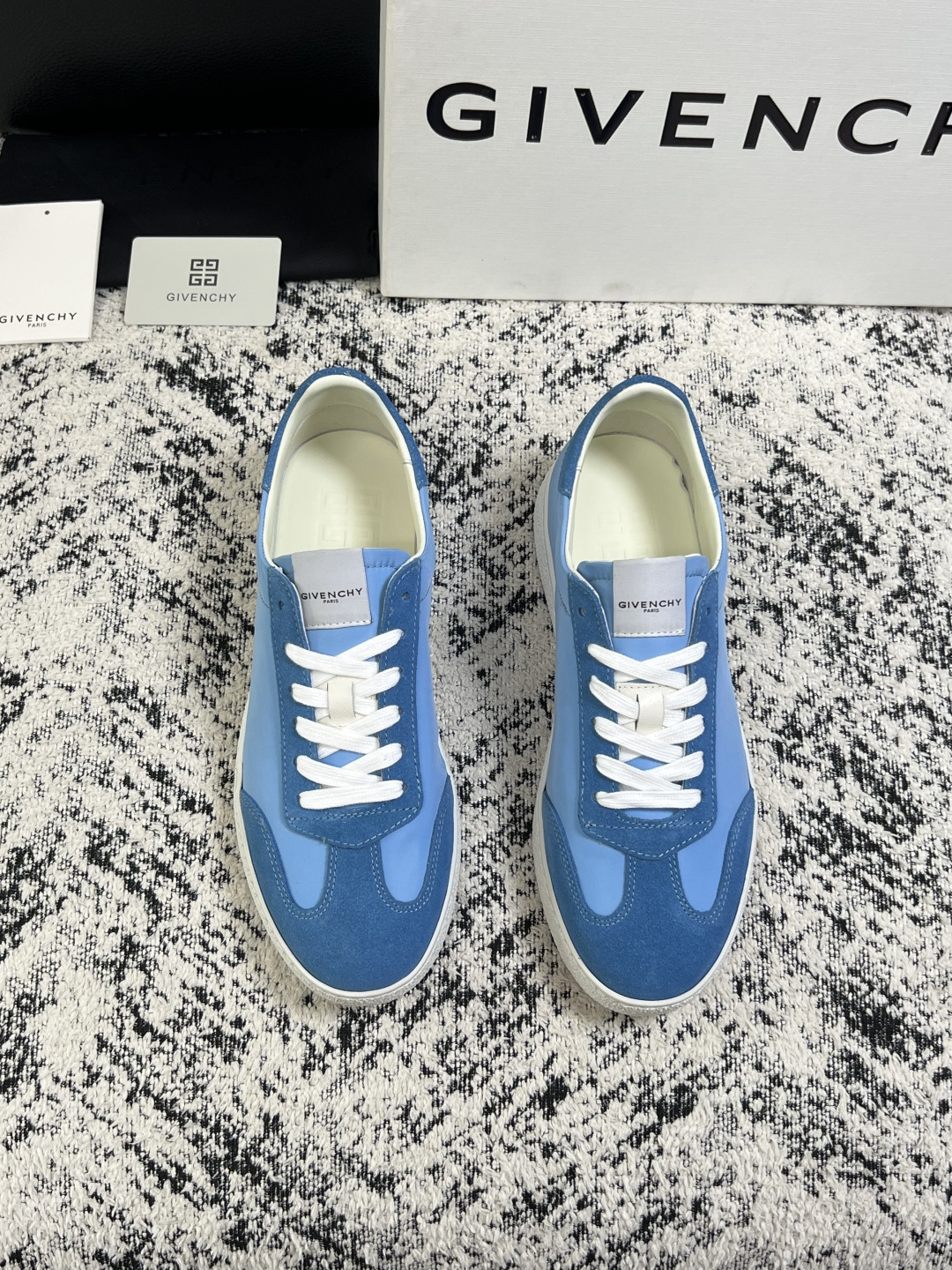 Givenchy 高品质  顶级工艺品  纪梵希  专柜同步原厂配置，意大利进口牛皮搭配面料，全鞋配件私模打造，柔软舒适