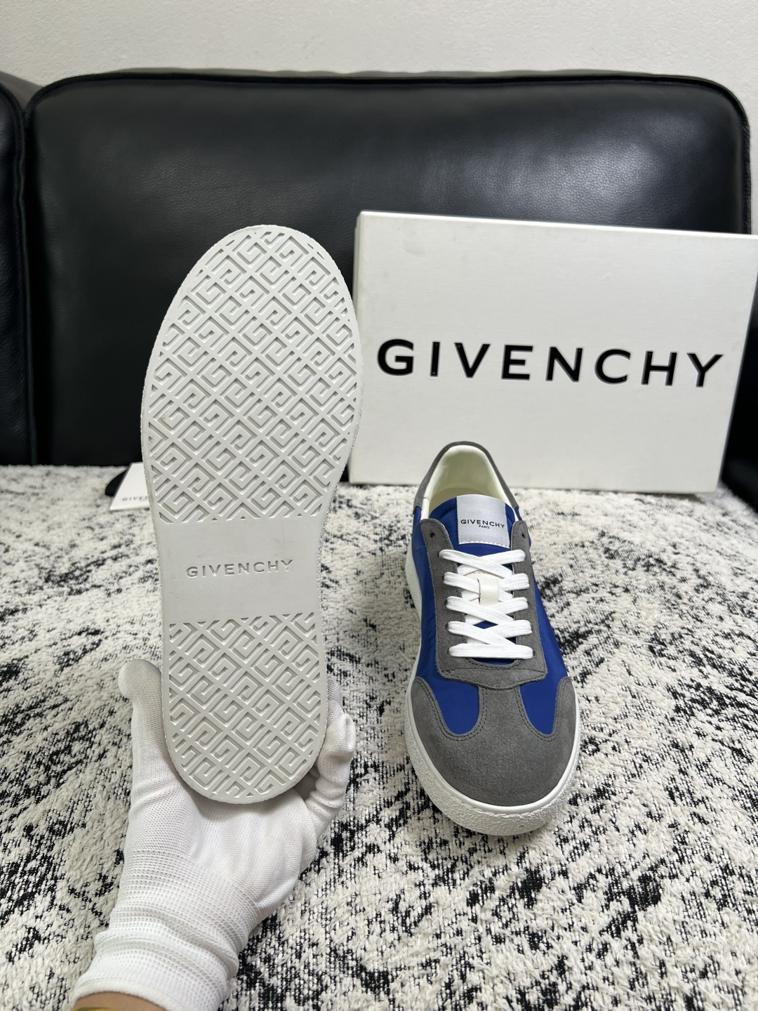 Givenchy 高品质  顶级工艺品  纪梵希  专柜同步原厂配置，意大利进口牛皮搭配面料，全鞋配件私模打造，柔软舒适