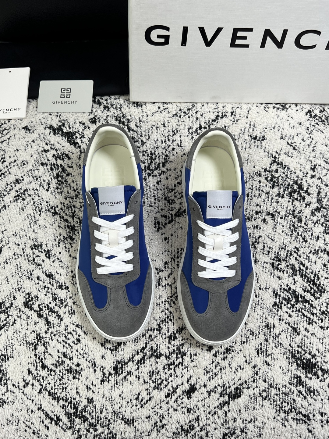 Givenchy 高品质  顶级工艺品  纪梵希  专柜同步原厂配置，意大利进口牛皮搭配面料，全鞋配件私模打造，柔软舒适