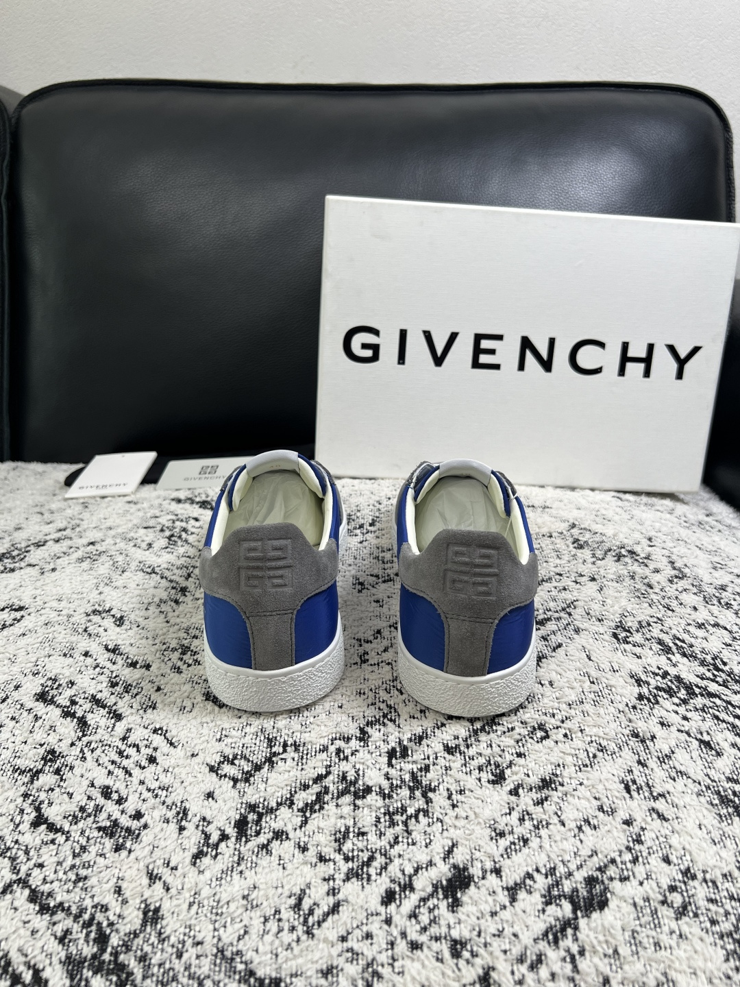 Givenchy 高品质  顶级工艺品  纪梵希  专柜同步原厂配置，意大利进口牛皮搭配面料，全鞋配件私模打造，柔软舒适