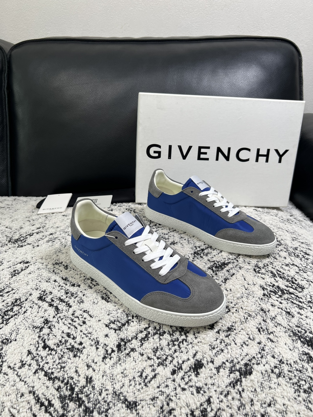 Givenchy 高品质  顶级工艺品  纪梵希  专柜同步原厂配置，意大利进口牛皮搭配面料，全鞋配件私模打造，柔软舒适