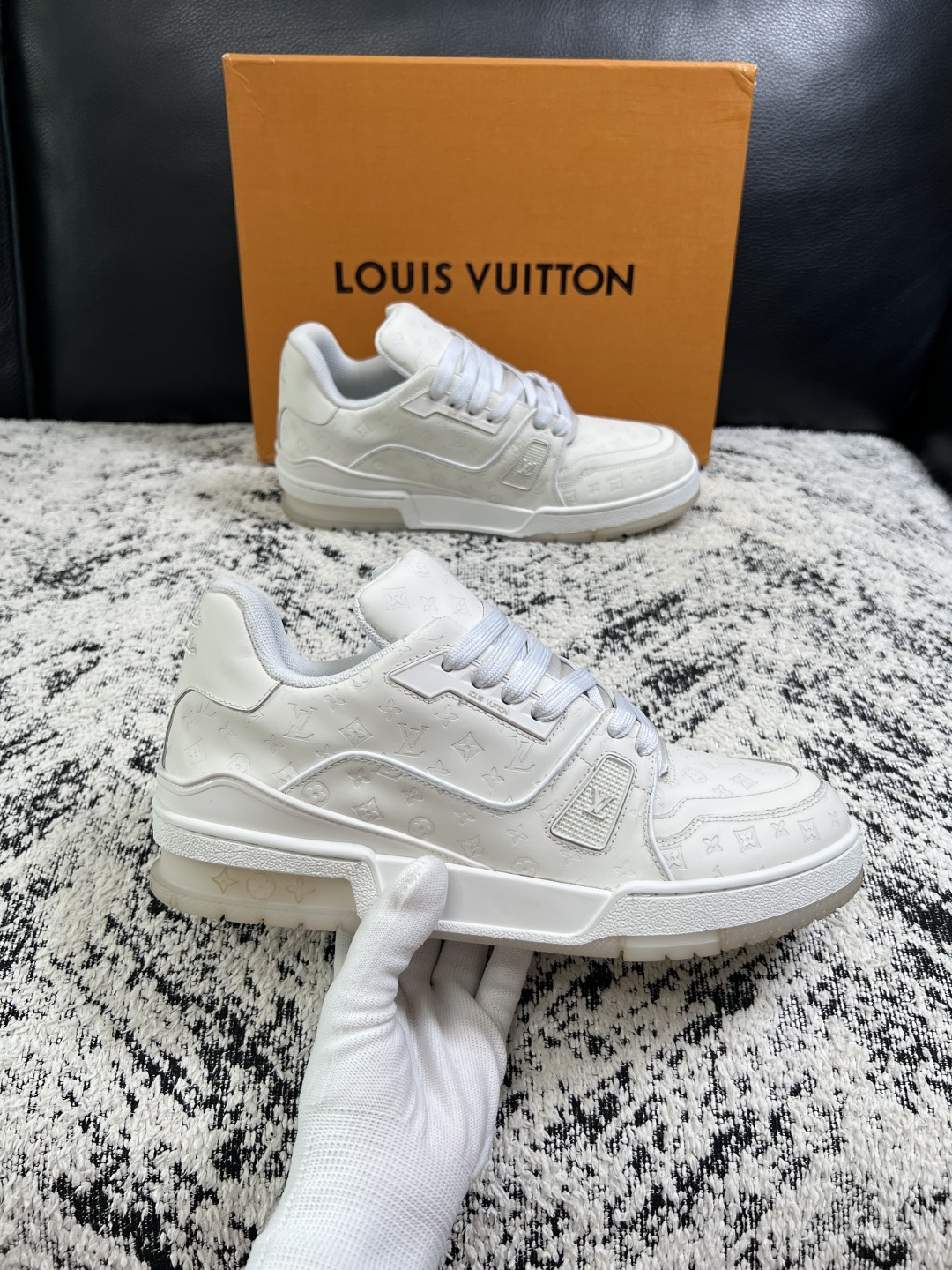 Lv  高品质  顶级工艺品  路易威登，运动板鞋专柜同步原厂配置，鞋面意大利进口牛皮改色面料，进口网布里垫柔软舒适，鞋