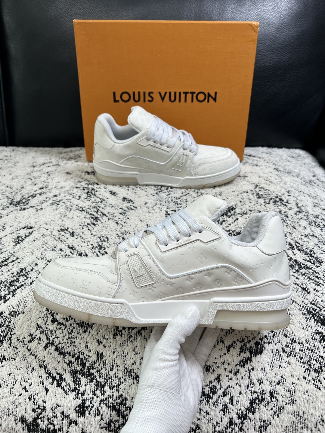 Lv  高品质  顶级工艺品  路易威登，运动板鞋专柜同步原厂配置，鞋面意大利进口牛皮改色面料，进口网布里垫柔软舒适，鞋