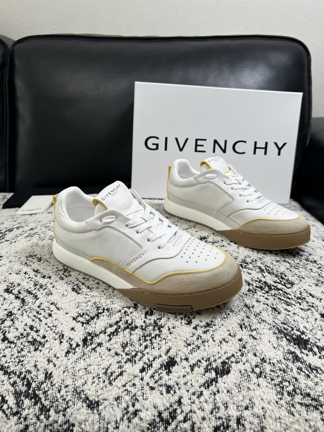 Givenchy 高品质 顶级工艺品 纪梵希 专柜同步原厂配置,意大利进口牛皮搭配面料,全鞋配件私模打造,柔软舒适网 Givenchy 高品质 顶级工艺品 纪梵希 专柜同步原厂配置,意大利进口牛皮搭配面料,全鞋配件私模打造,柔软舒适网
