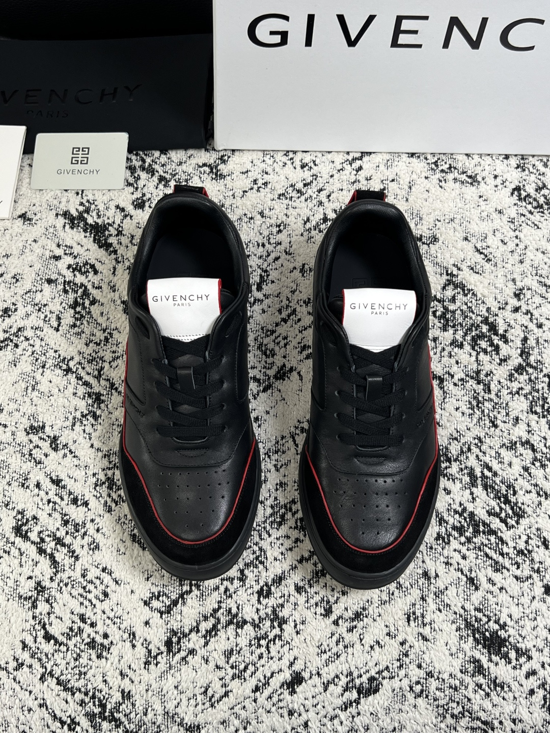 Givenchy 高品质  顶级工艺品  纪梵希 专柜同步原厂配置，意大利进口牛皮搭配面料，全鞋配件私模打造，柔软舒适网